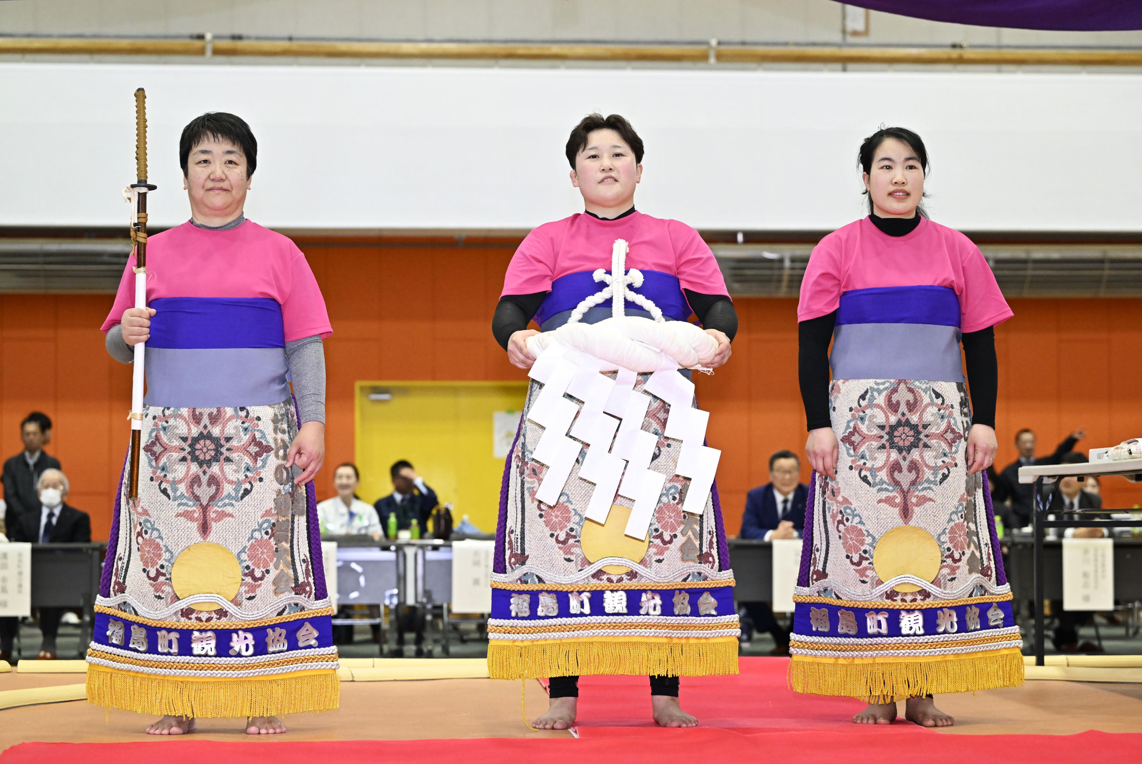 ◆梶進　「箱根の秋 （俵石）」　油彩　F8号 　光風会会員 　師：藤島武二◆ 母の日、北海道で「女だけの相撲大会」開催 山内彩聖さんが初優勝「2年