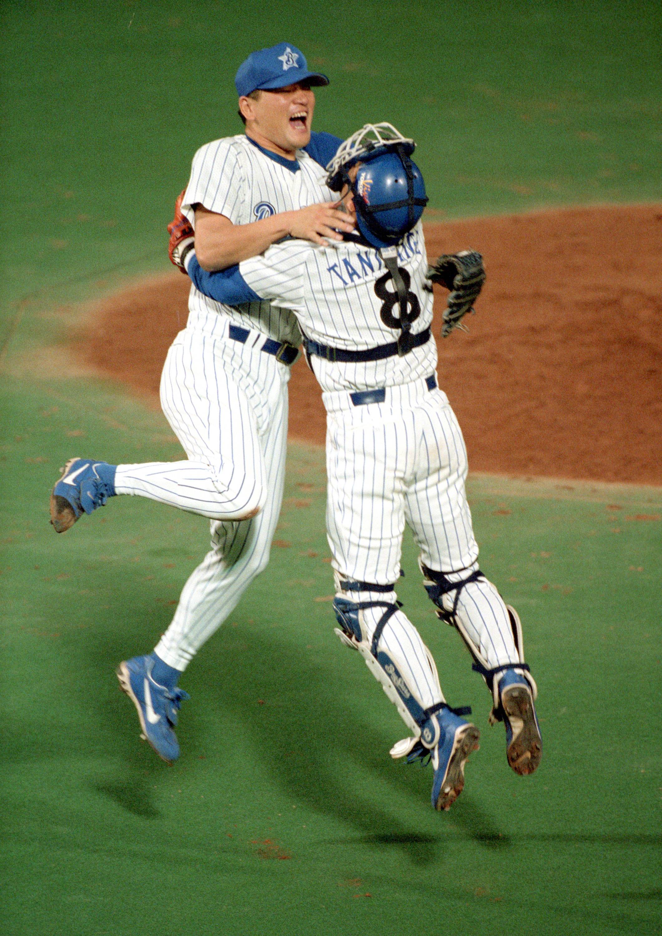 球宴第2戦で1998年横浜の日本一バッテリー、佐々木主浩氏と谷繁