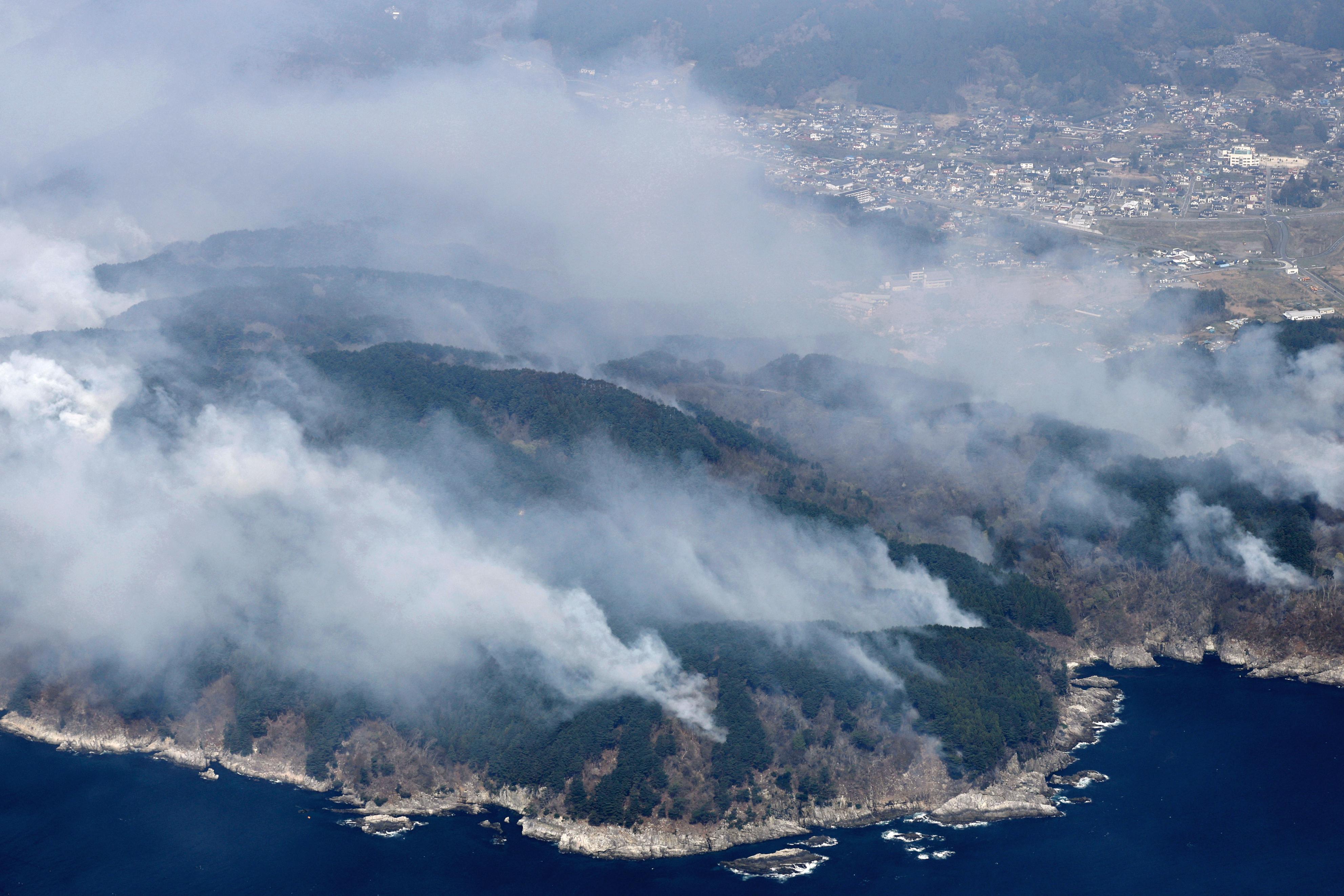 動画】岩手・大槌の山林火災延焼拡大 200ヘクタール以上、建物7棟被害