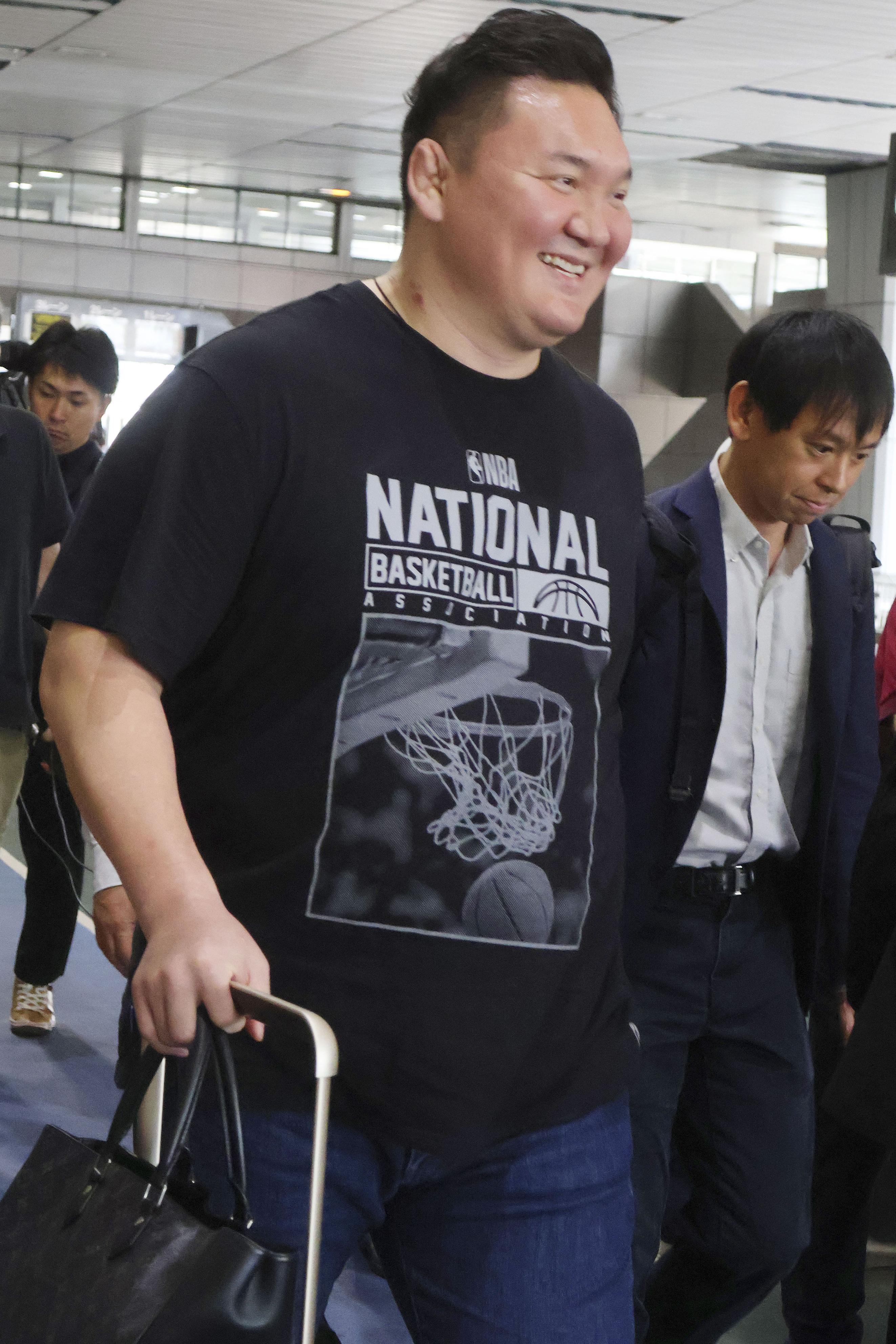 元横綱白鵬の宮城野親方がモンゴルから帰国 「9日に話す」協会退職など