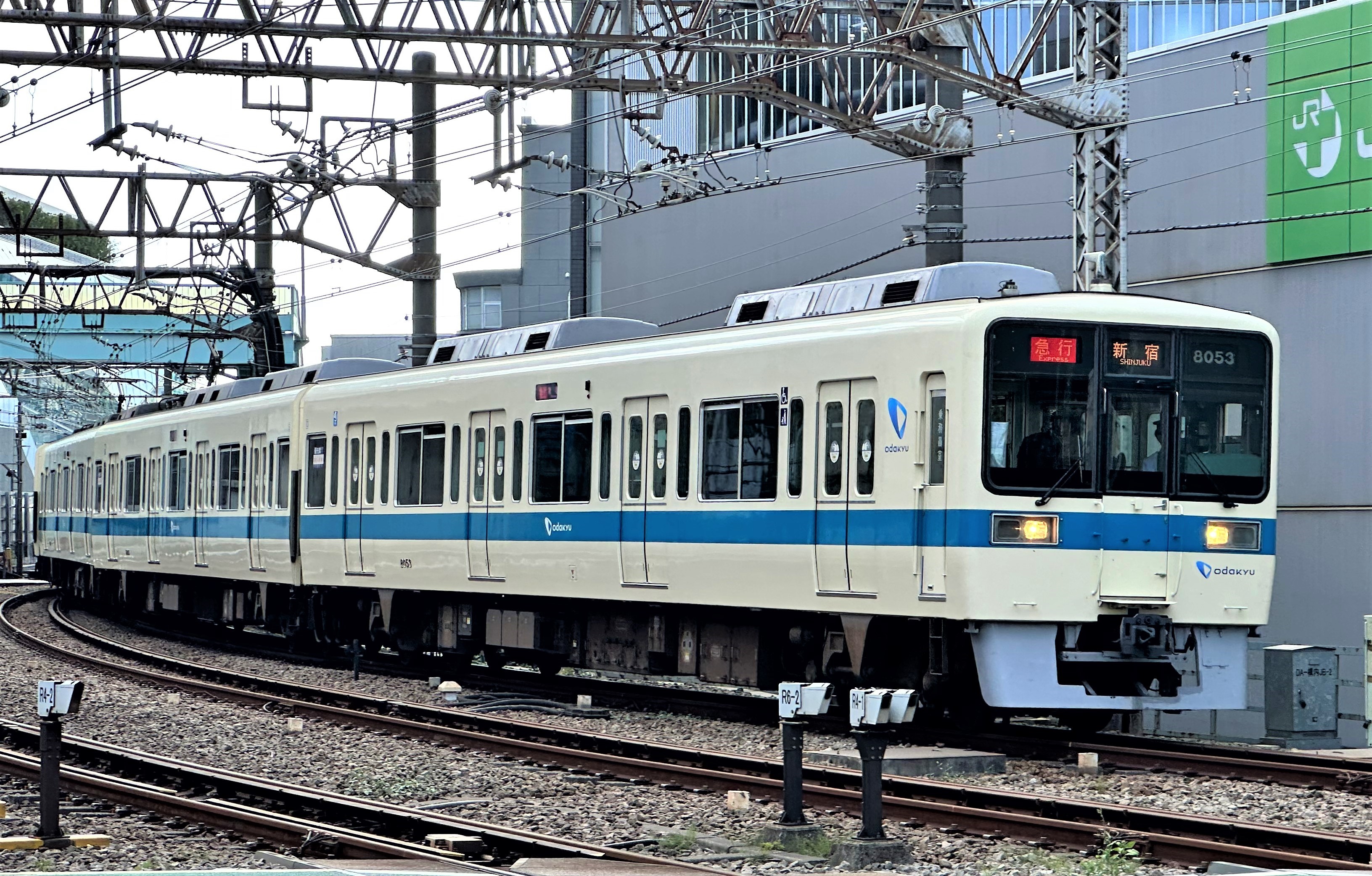 あまりにも衝撃的」「何色に？」 小田急ベテラン車両の西武〝転身〟に