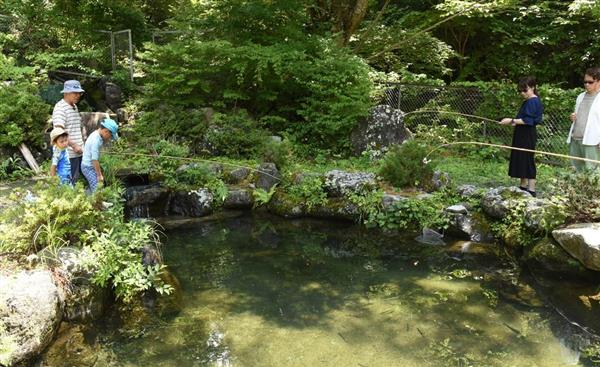 大人の遠足 猛暑続きの今夏 究極のスポット 釣り堀 古民家 山梨 笛吹市芦川町 1 3ページ 産経ニュース