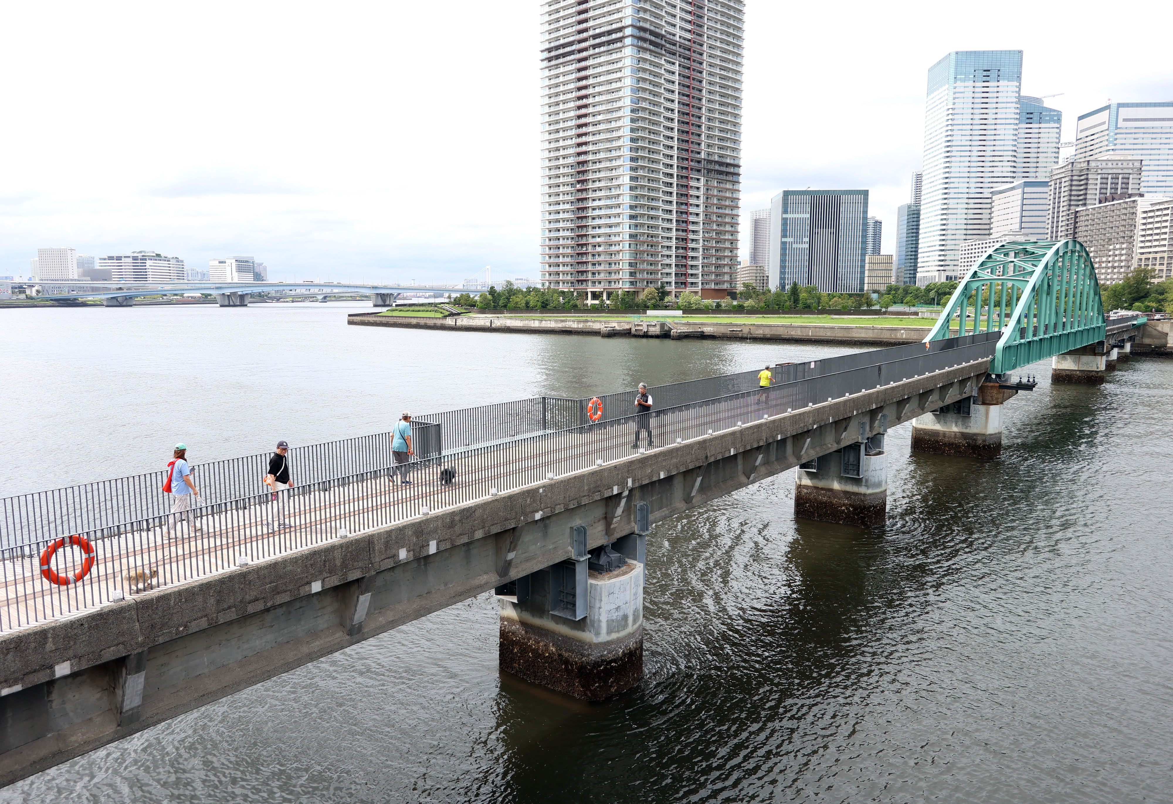 信橋・豊前の100年 都心の廃線が36年ぶりに「開通」 旧晴海鉄道橋を遊歩道に再整備