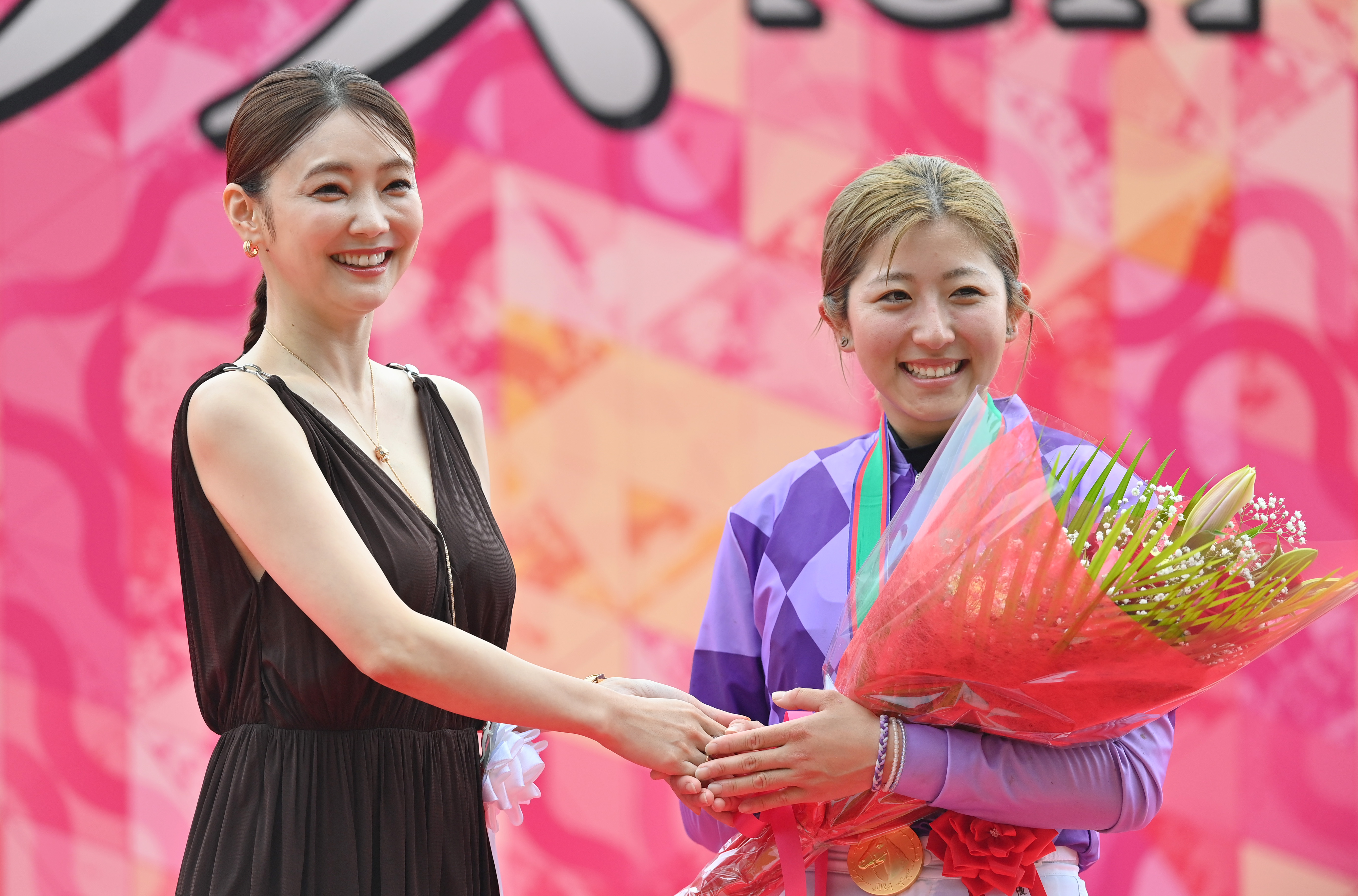 オークス】ジュウリョクピエロが接戦を制し初戴冠！今村聖奈騎手は日本