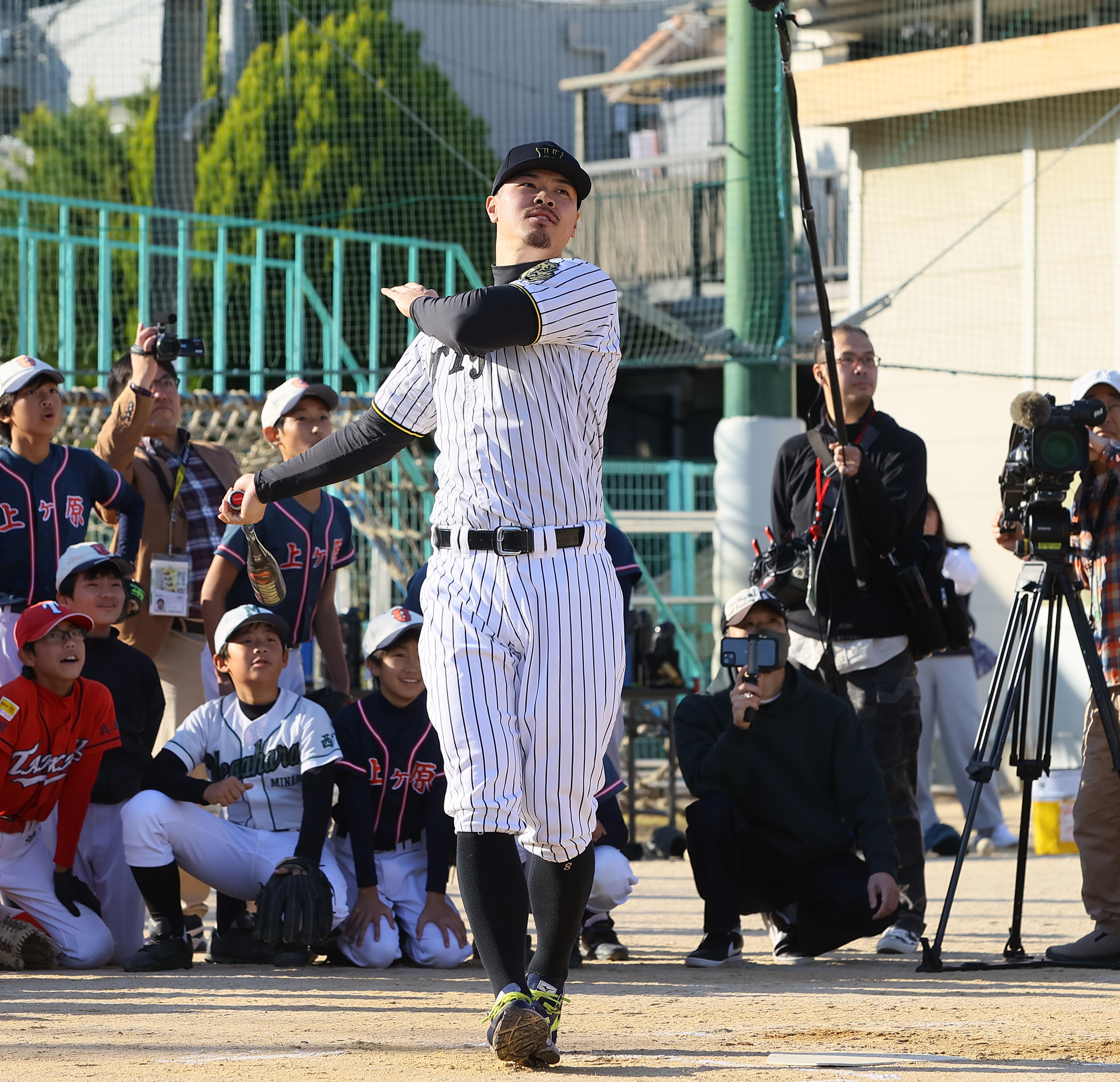 阪神・佐藤輝明が地元西宮で野球教室「楽しむためには、うまくならない