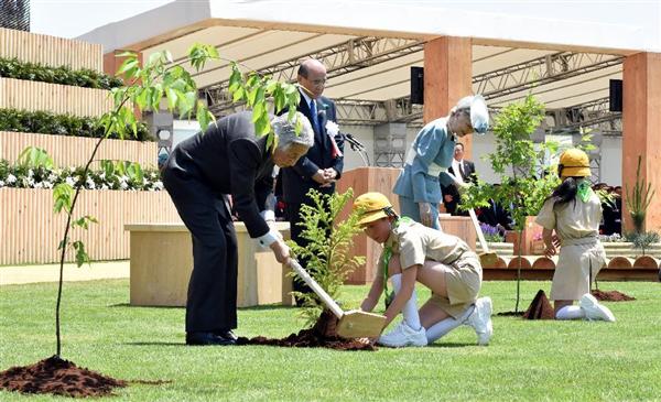 両陛下、植樹祭式典にご臨席 - 産経ニュース