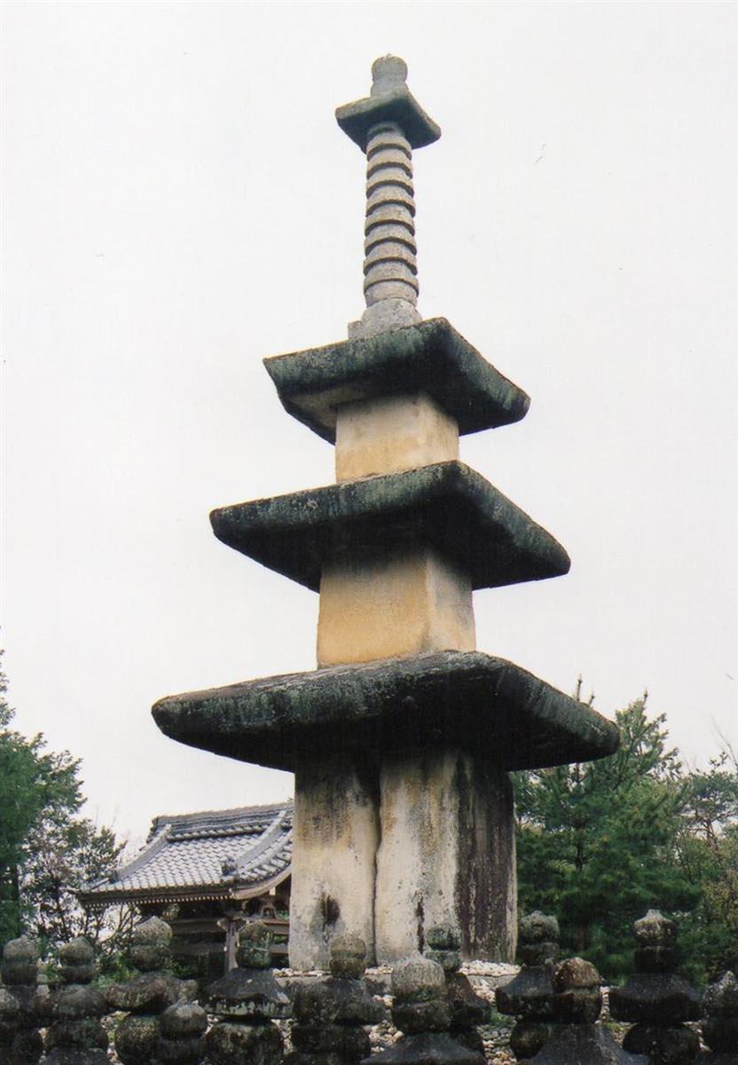 石の塔 石塔 層塔 三重の層塔