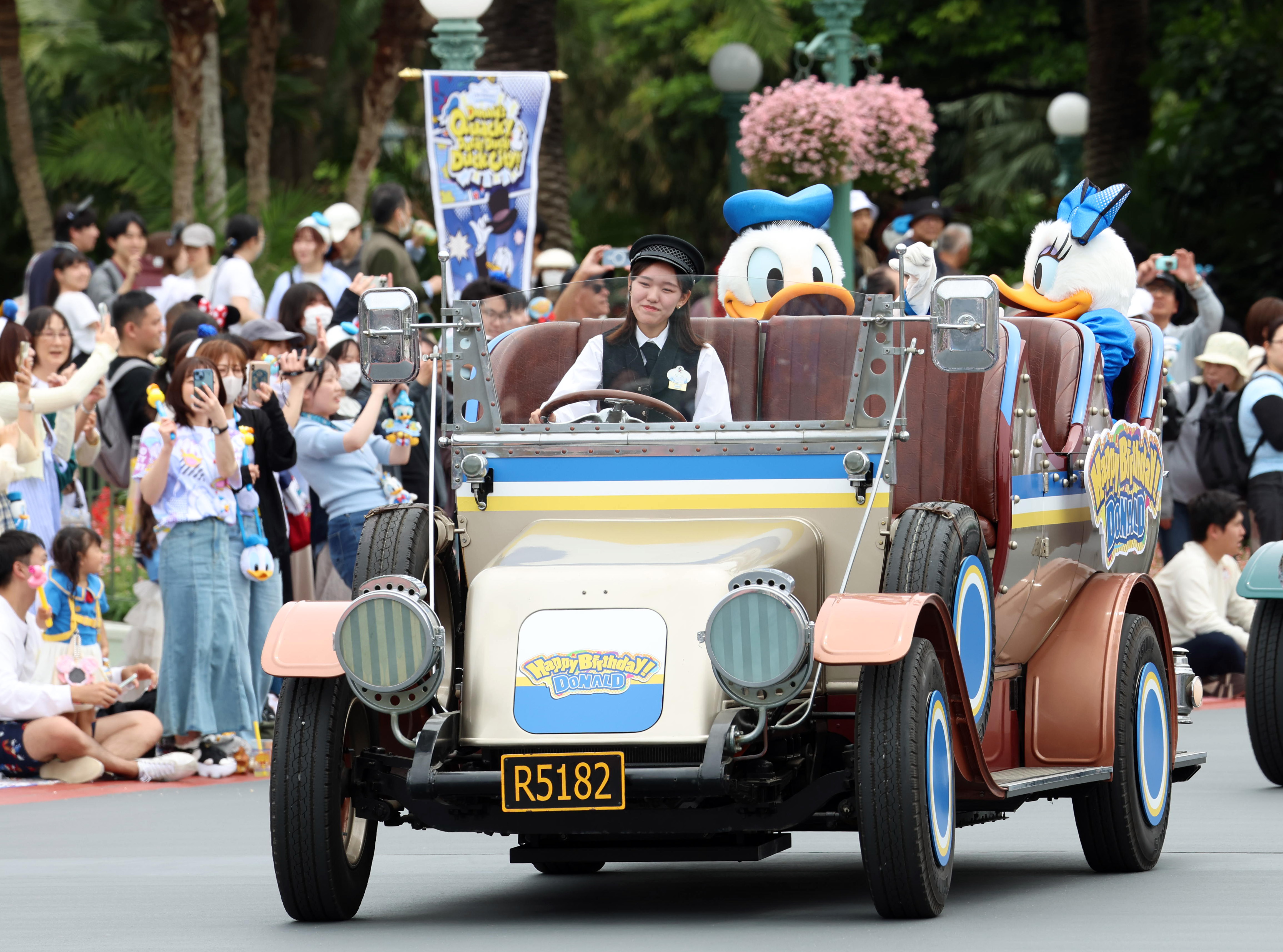ドナルドダックの誕生日を祝おう 東京ディズニーランドで新