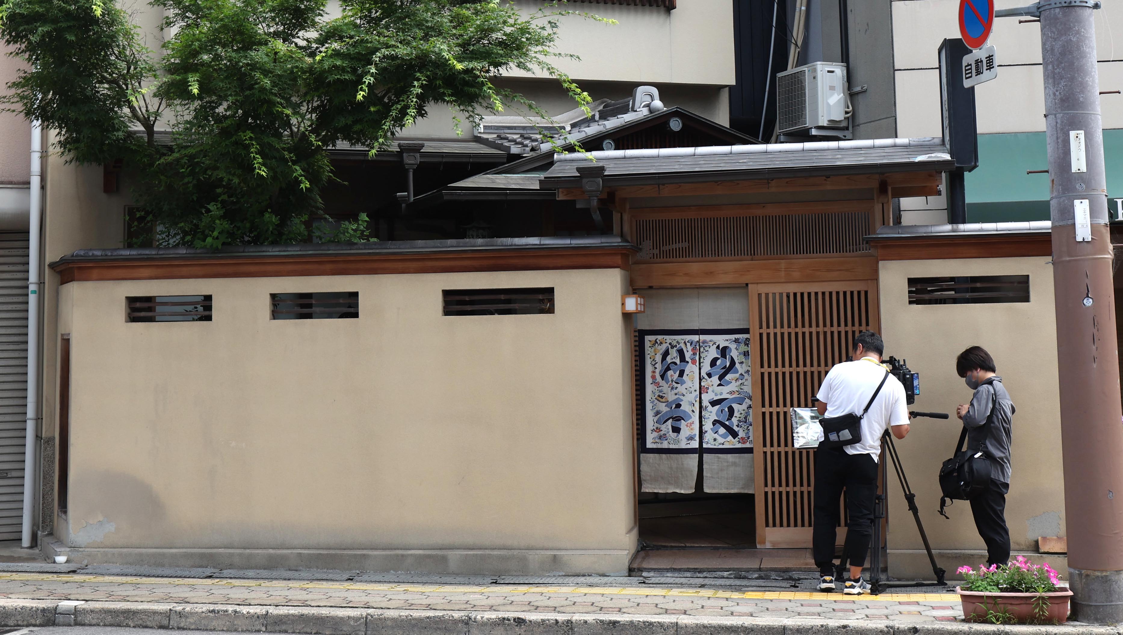 ヤミ営業」で逮捕のミシュラン掲載日本料理店 弁当販売継続は「ノロへ