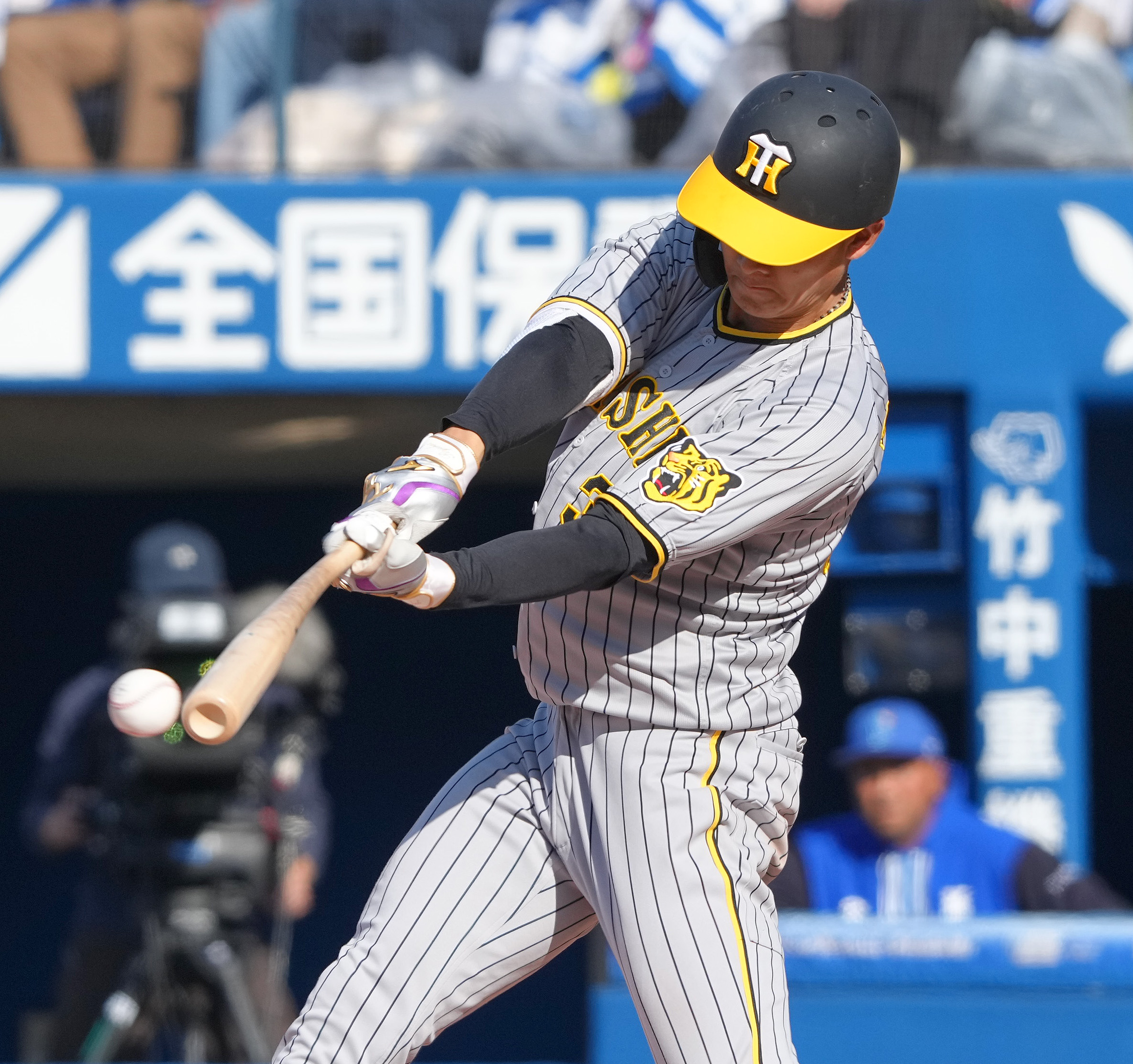 阪神タイガース　アクリルミラーキーホルダー 球団創設90周年記念 ゴールドミラーアクリルキーホルダー - 阪神