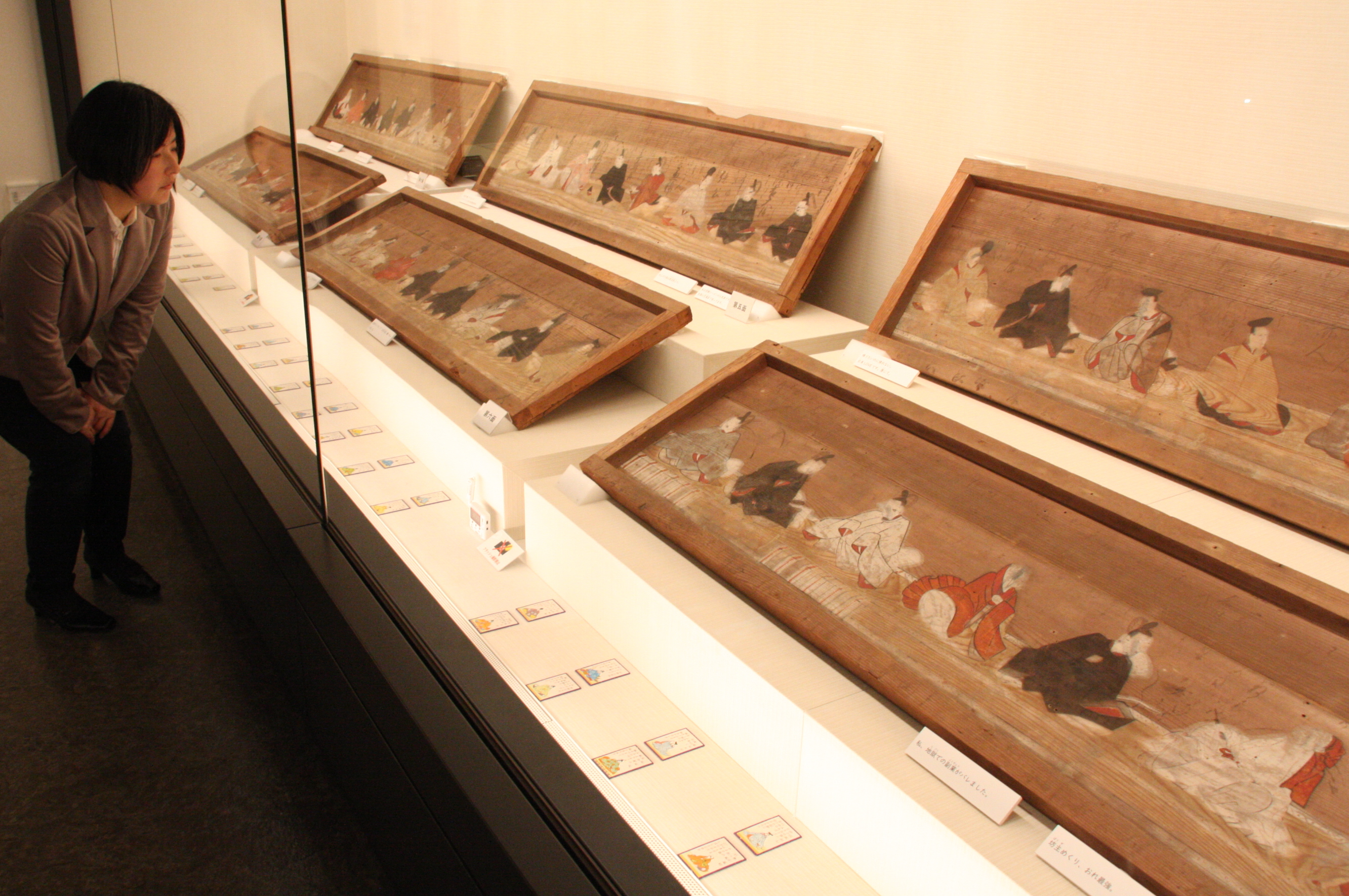 国内で2例しかない「百人一首絵馬」公開 「歌人の人となりに思いをはせ