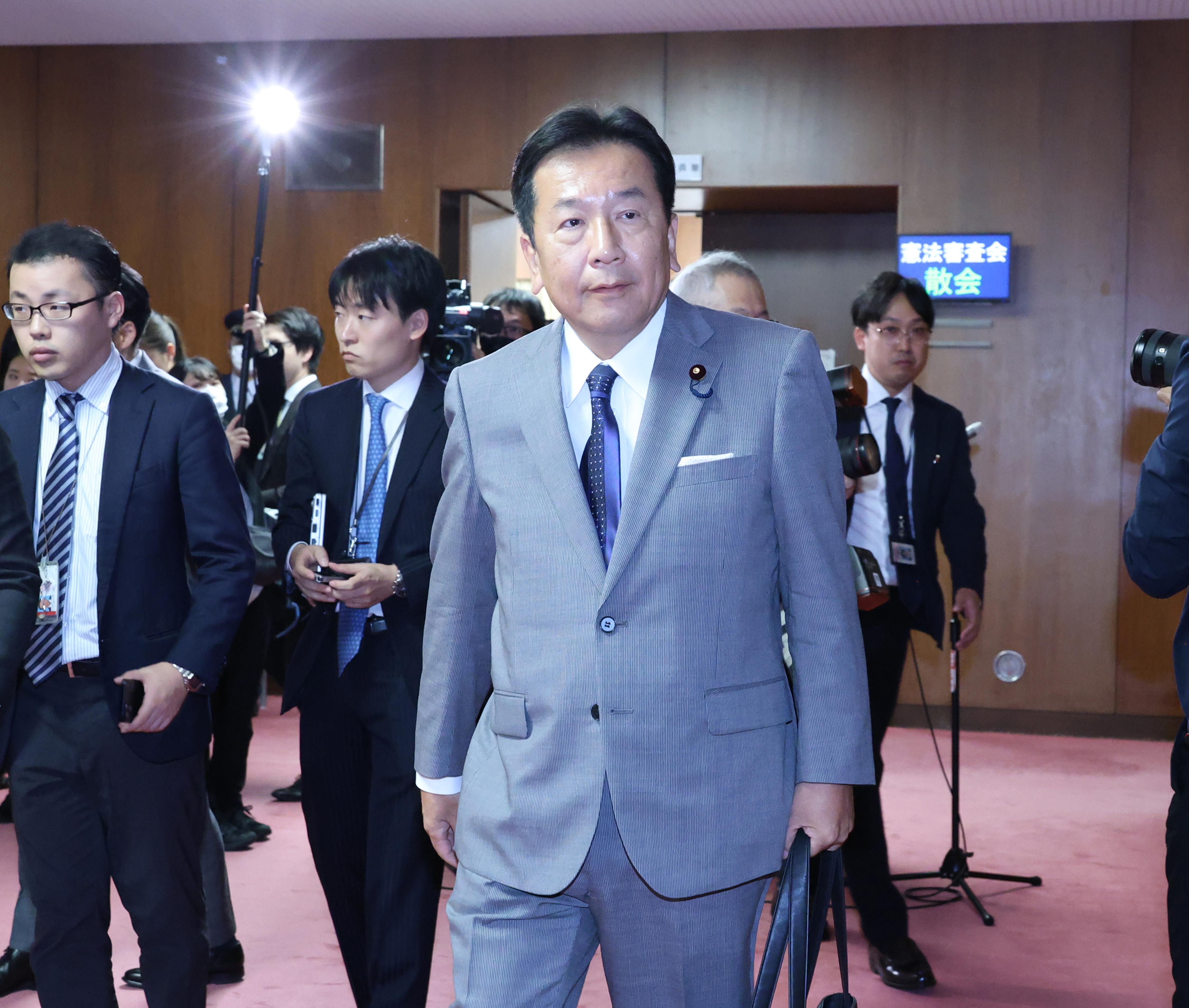 改憲へ論点すり替え懸念 韓国の非常戒厳宣布受け、緊急事態条項が