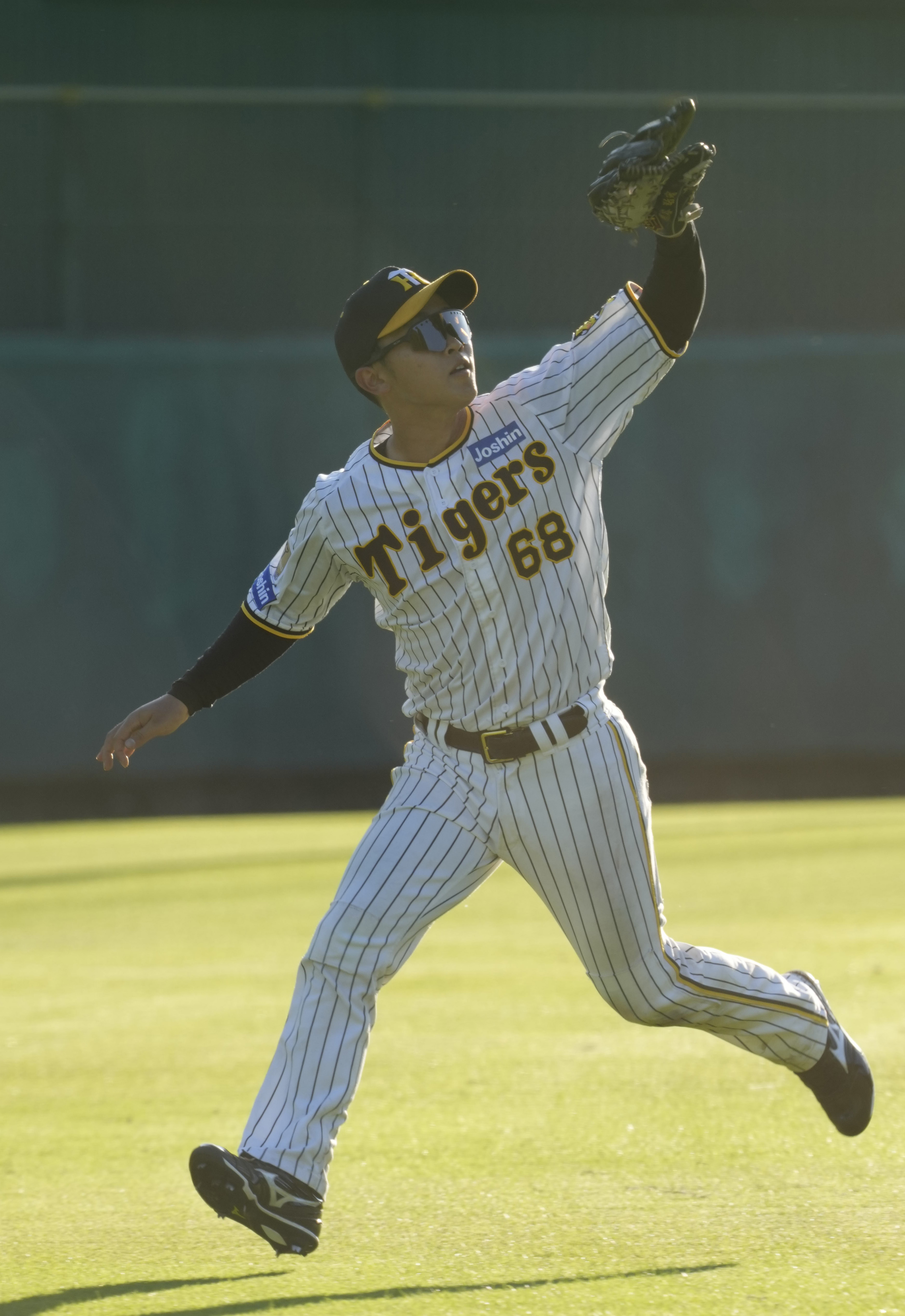 阪神タイガース】 中川勇斗 選手 レプリカユニフォーム ホーム L