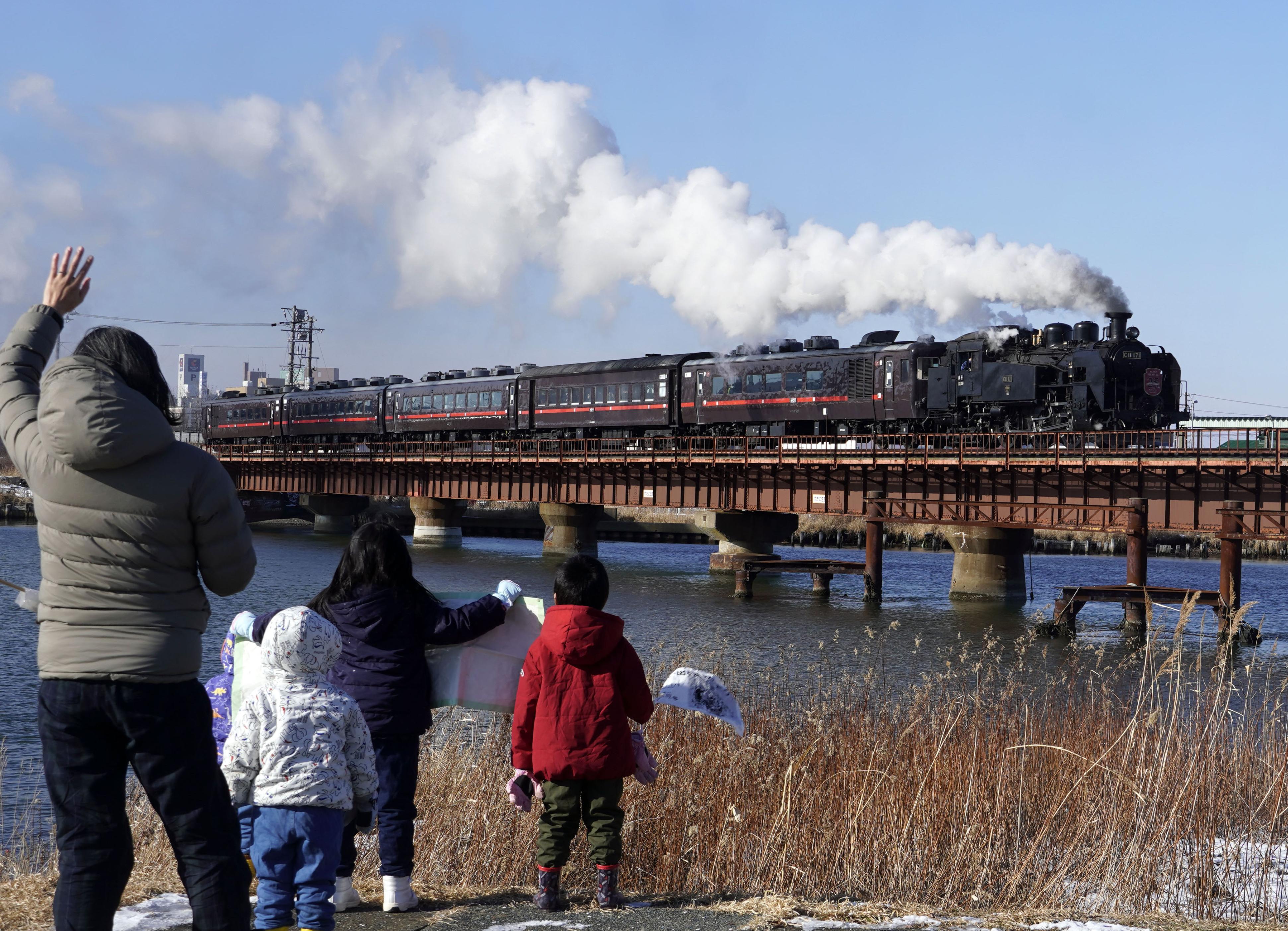 雪の釧路湿原に煙たなびかせ…「SL冬の湿原号」18日から釧路―標茶間で