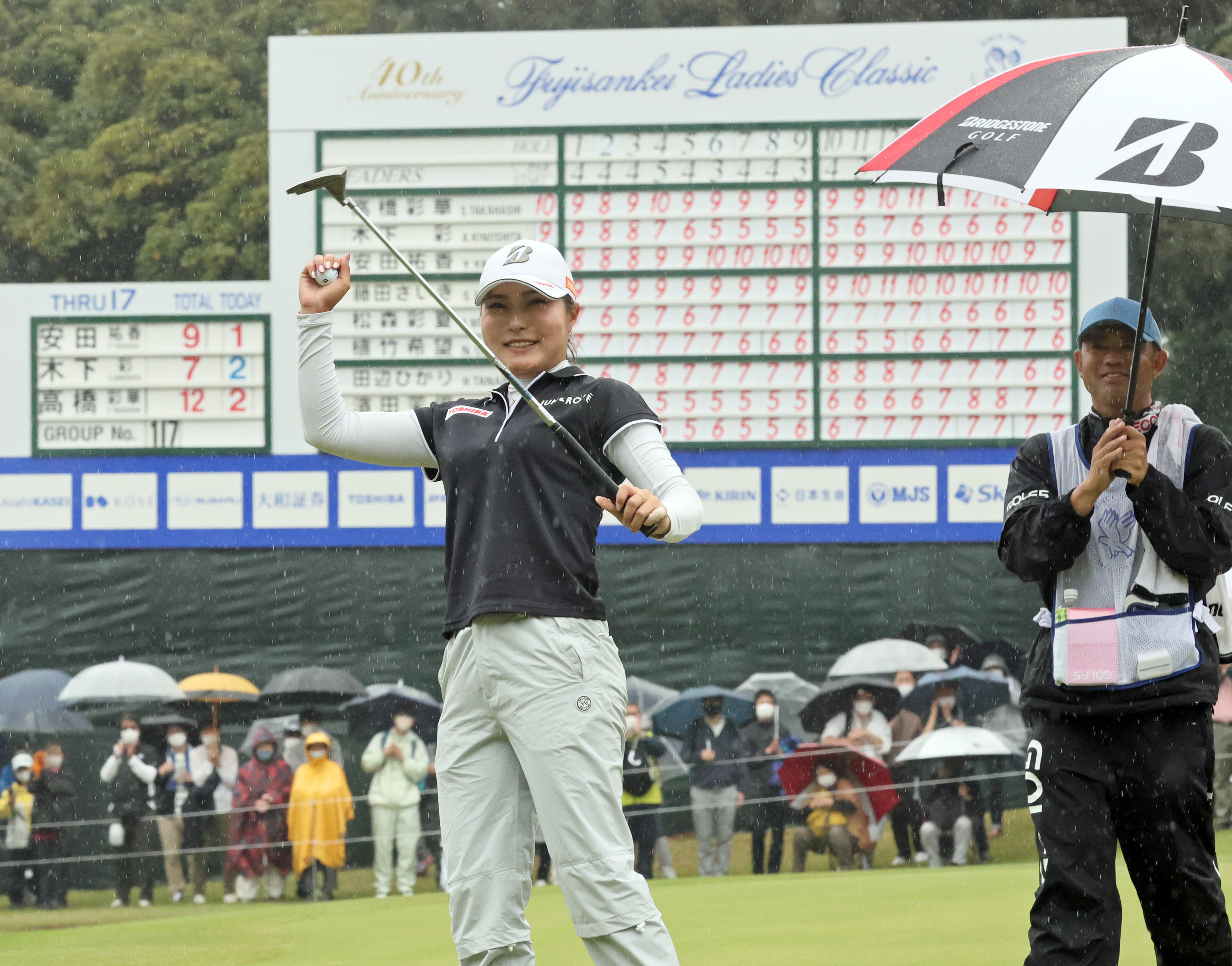 フォトギャラリー 黄金世代 高橋彩華がツアー初優勝 10度目の最終日最終組で悲願達成に涙 フジサンケイl イザ フォトギャラリー 黄金世代 高橋彩華がツアー初優勝 10度目の最終日最終組で悲願達成に涙 フジサンケイl イザ