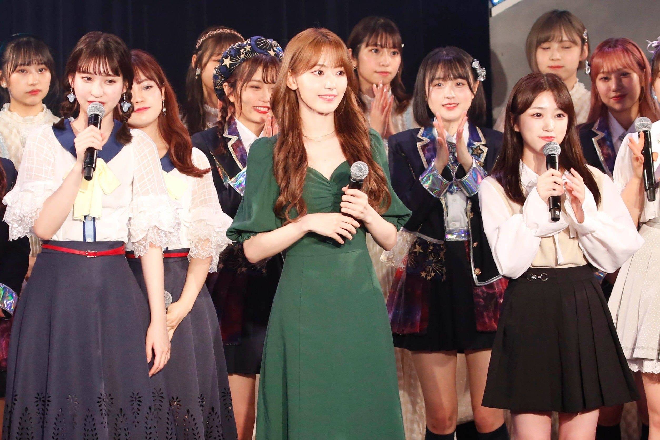 HKT48の宮脇咲良が卒業発表、指原莉乃からの手紙に号泣 6・19