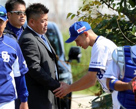 中村紀氏 １１年ぶり中日キャンプ視察 サンスポ