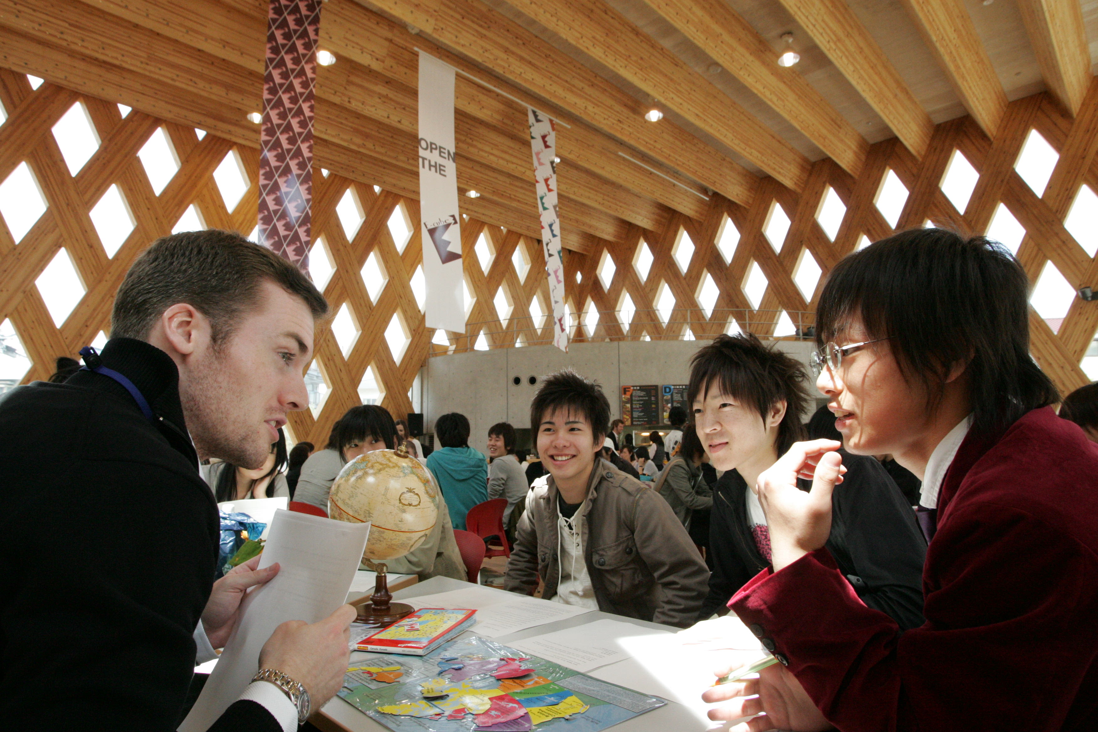 大学全入時代、定員割れで生存競争激化 私立大学が生き残りをかけた