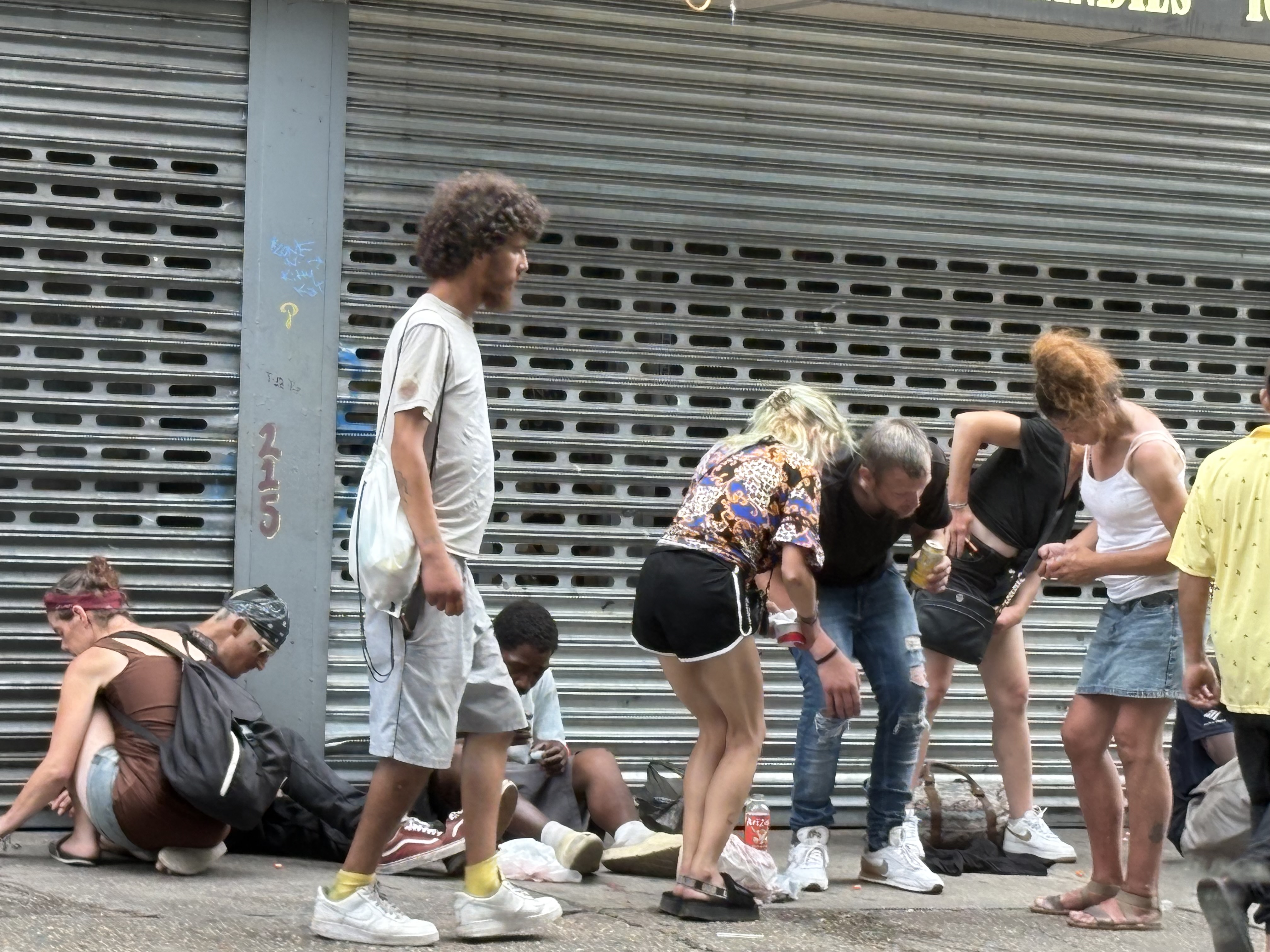 動画】米国社会むしばむ合成麻薬フェンタニル 街をさまよう「ゾンビ