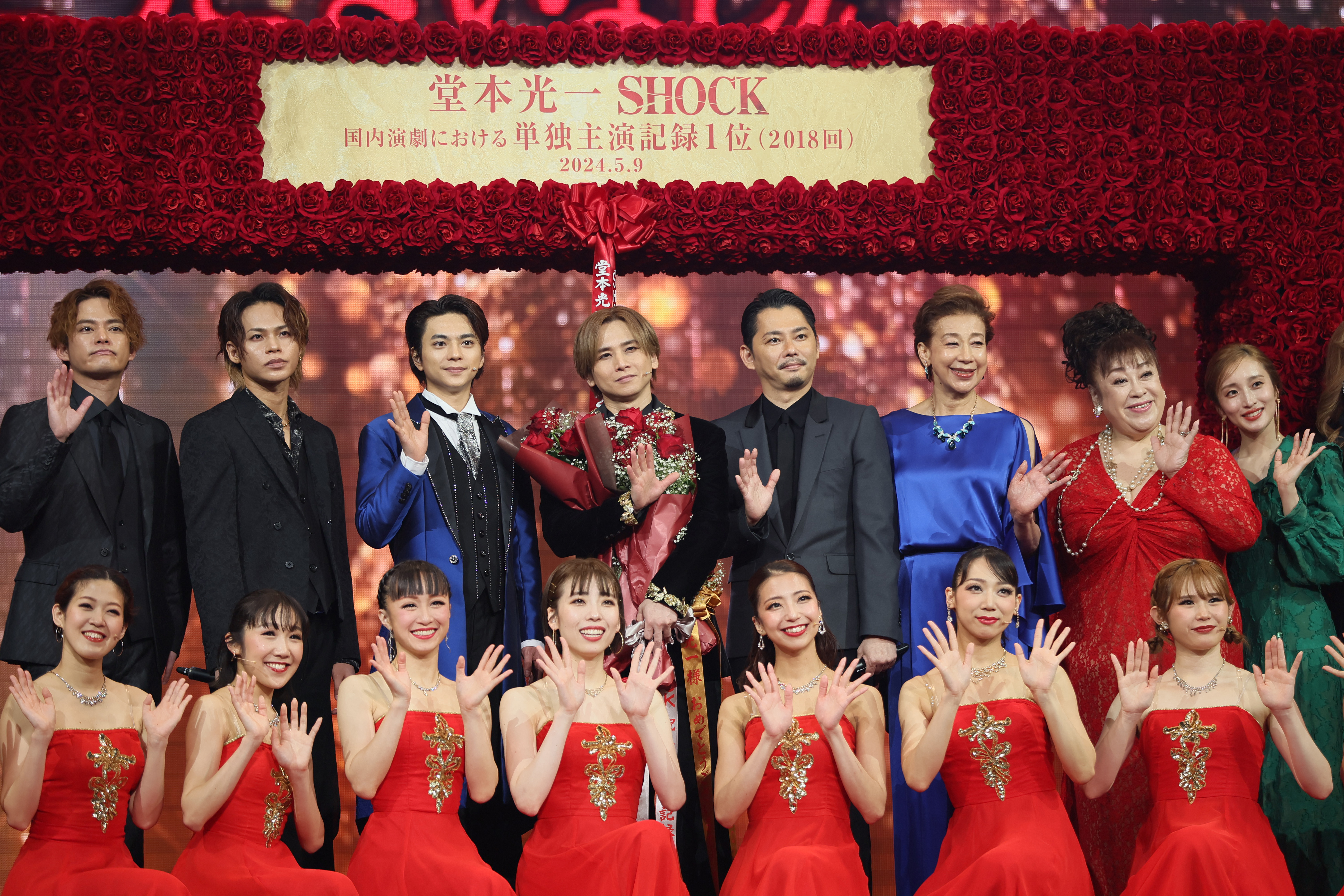 堂本光一　SHOCK ステージフォト　帝国劇場 これぞ帝劇、堂本光一の演出力 機構フル活用の「SHOCK