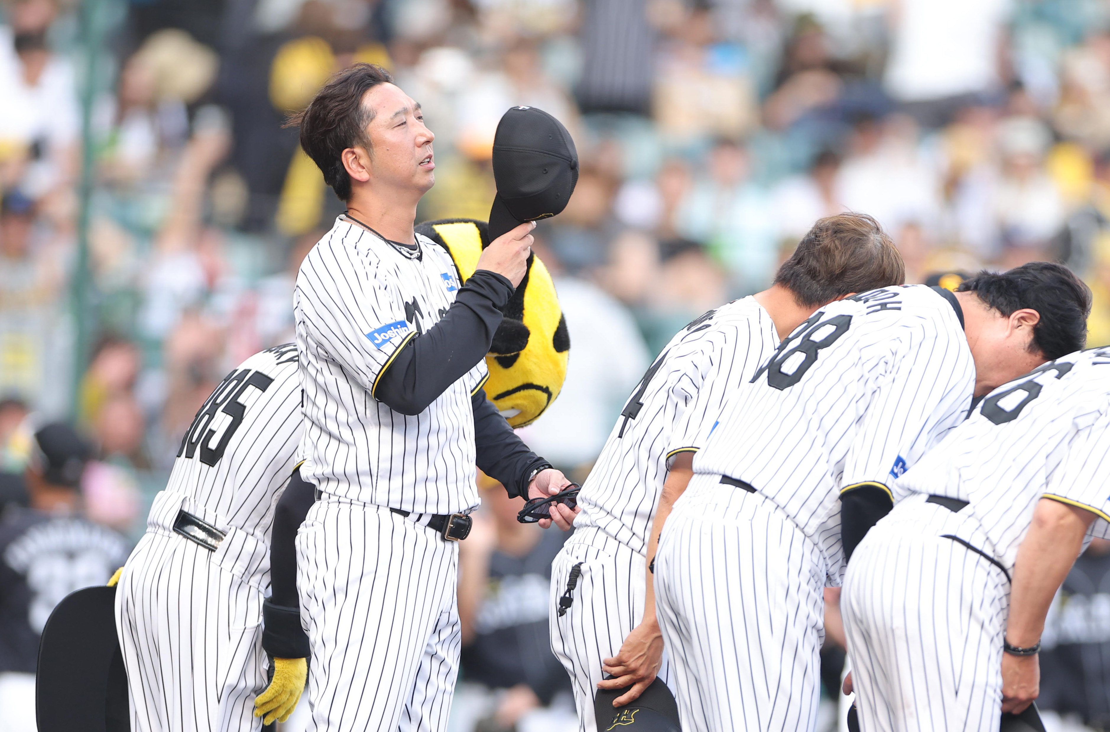 【監督就任記念超激レア品】阪神タイガース藤川球児選手スパイク f_18233262.jpg