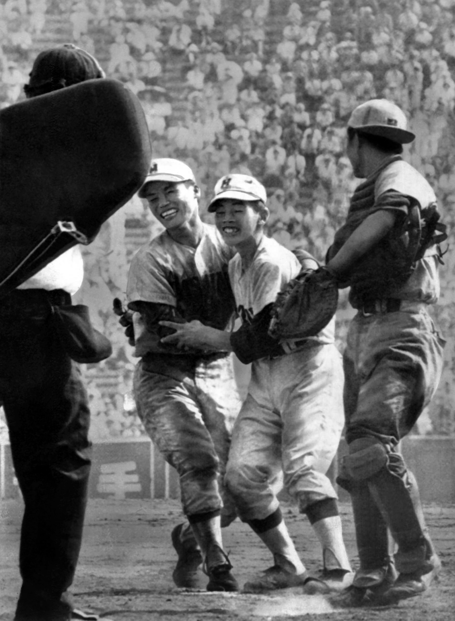 甲子園開業100周年記念】高校野球ファン必見！ 記憶に残る夏の甲子園名