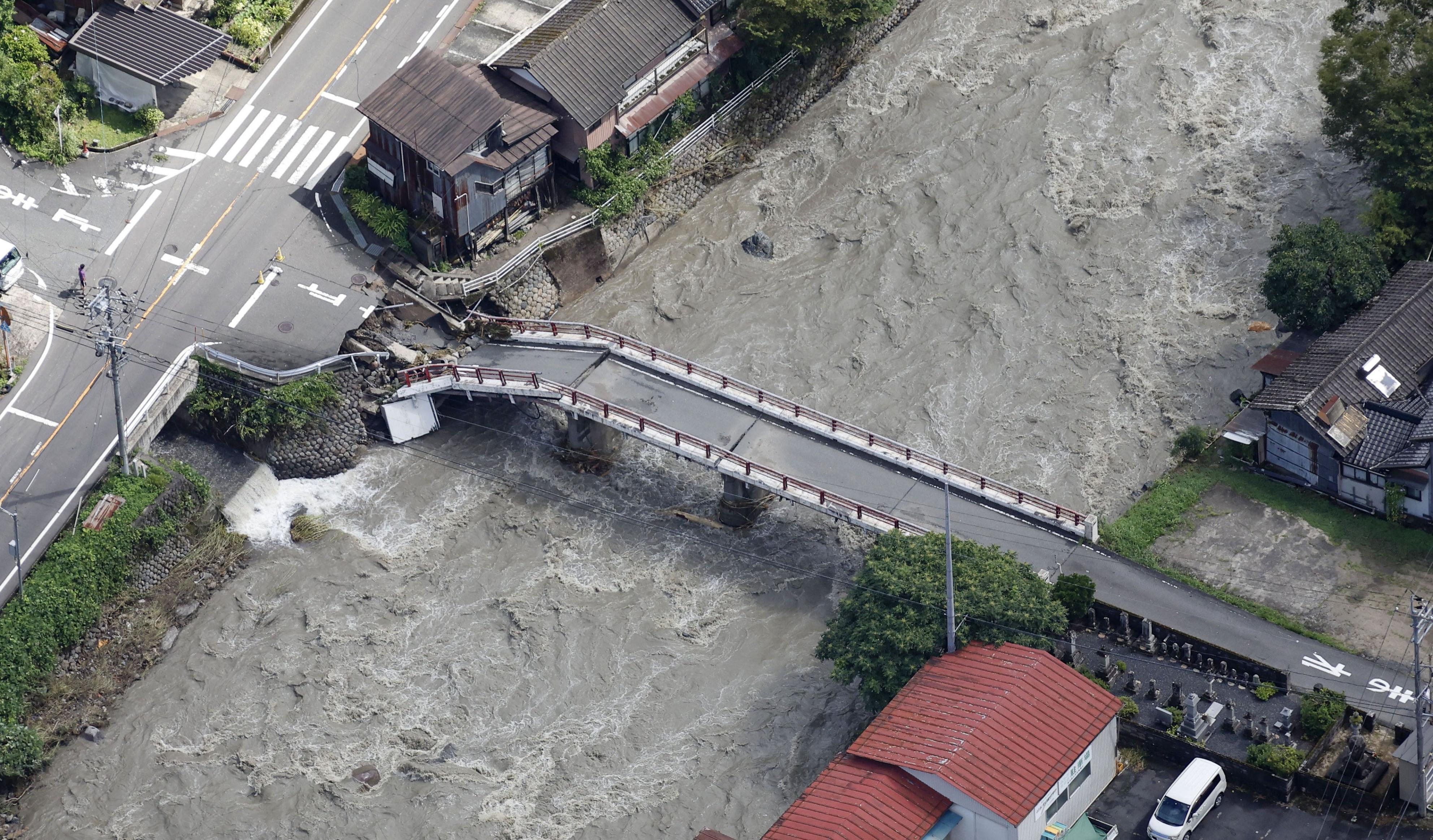 地響きで家が揺れた」 鳥取、孤立1800人に 台風７号、文化財も被害 - 産経ニュース