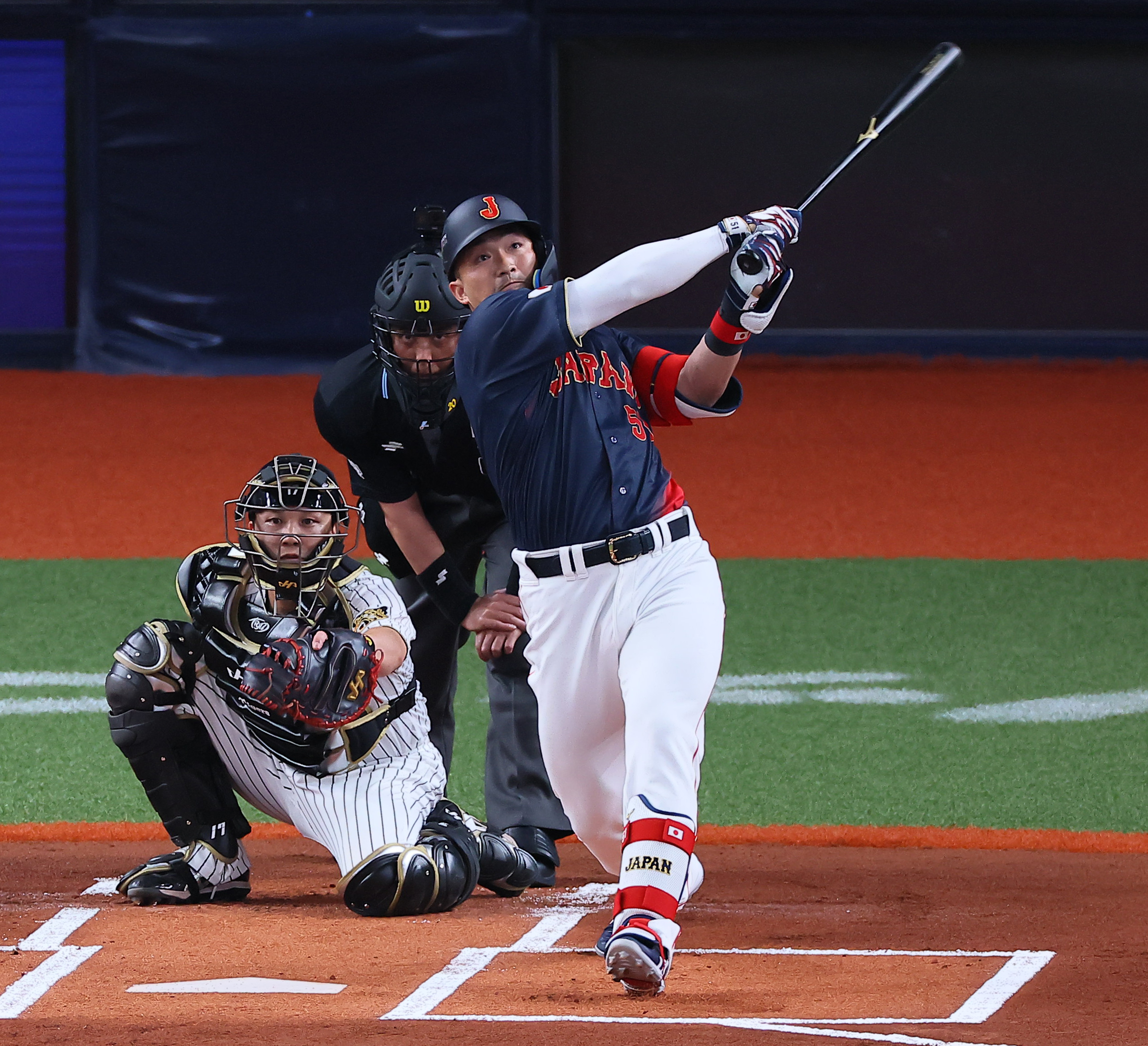 フォトギャラリー】鈴木誠也が左翼席上段へ鮮やか先制弾 WBC強化試合