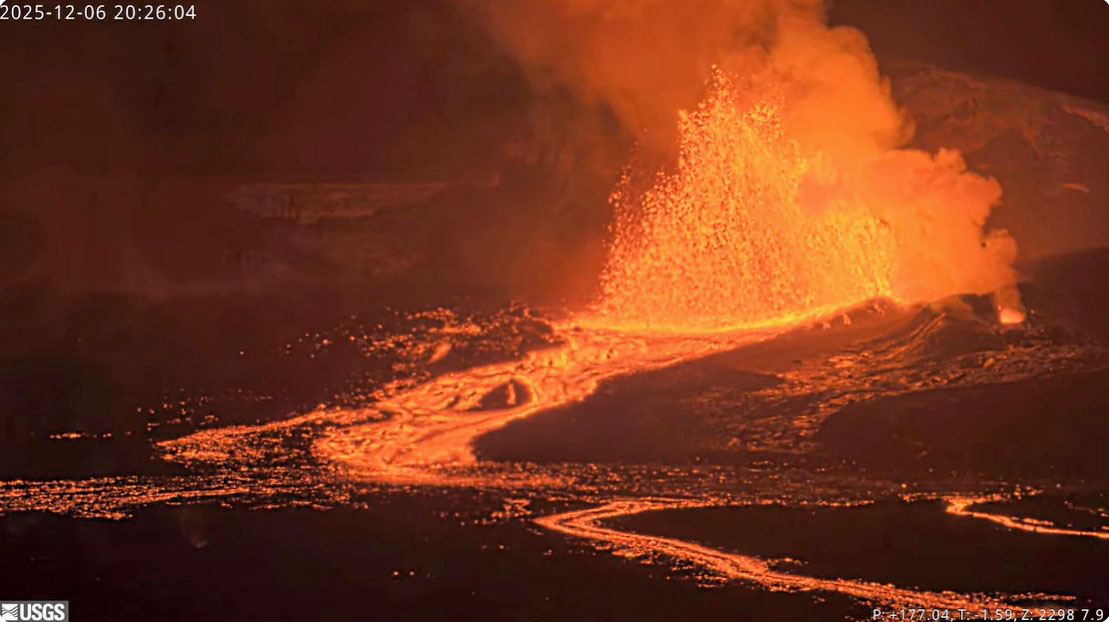 米ハワイのキラウエア火山が噴火、異例の3カ所同時 溶岩など一時高さ