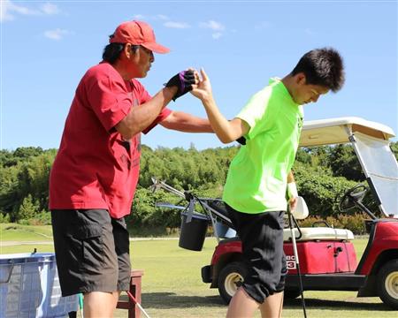 潜入ジャンボ尾崎の秘密基地 ジャンボ流は素振りが基本 1 2ページ サンスポ