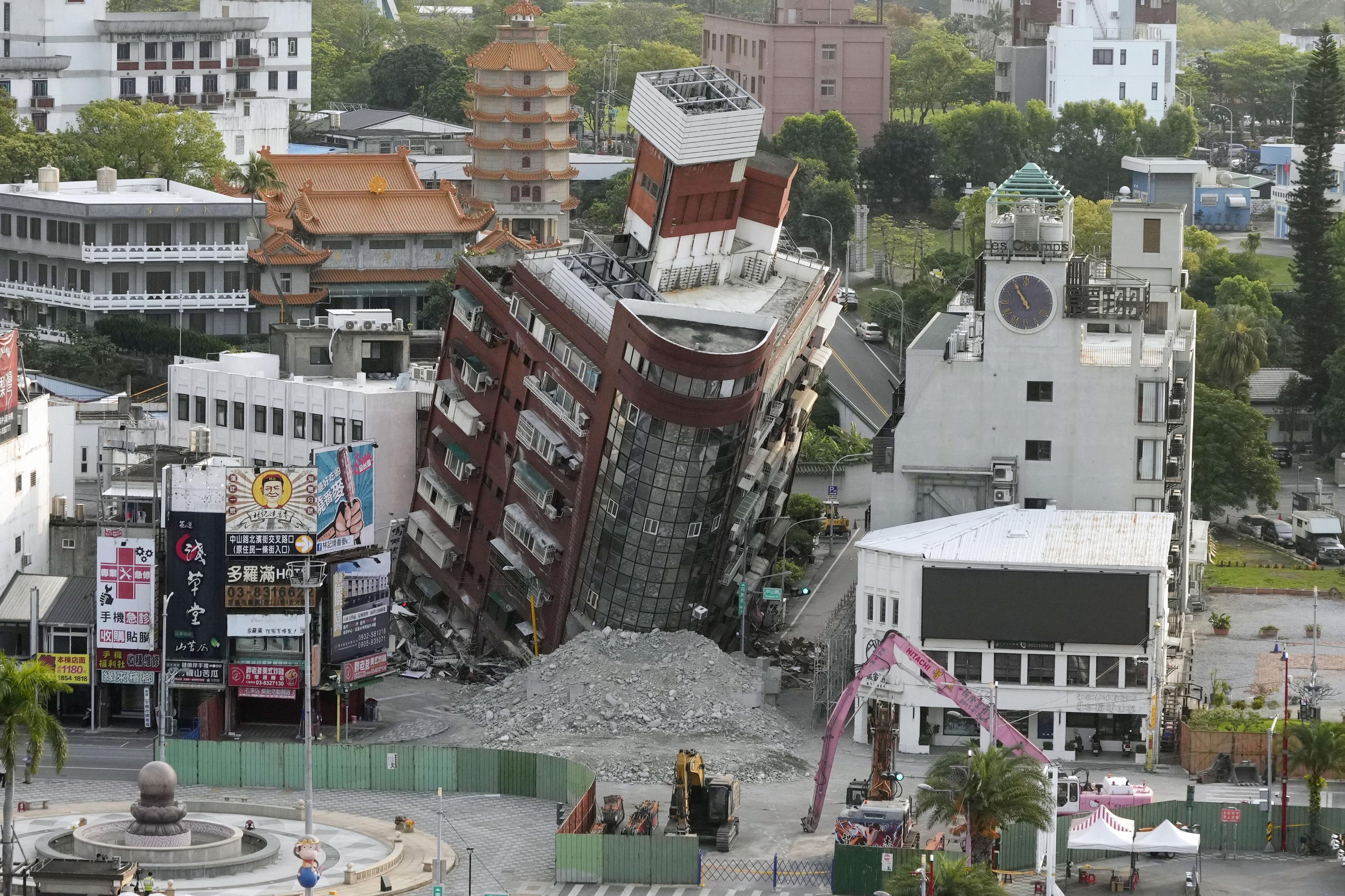 台湾地震、大きく傾斜したビル解体開始へ - 産経ニュース