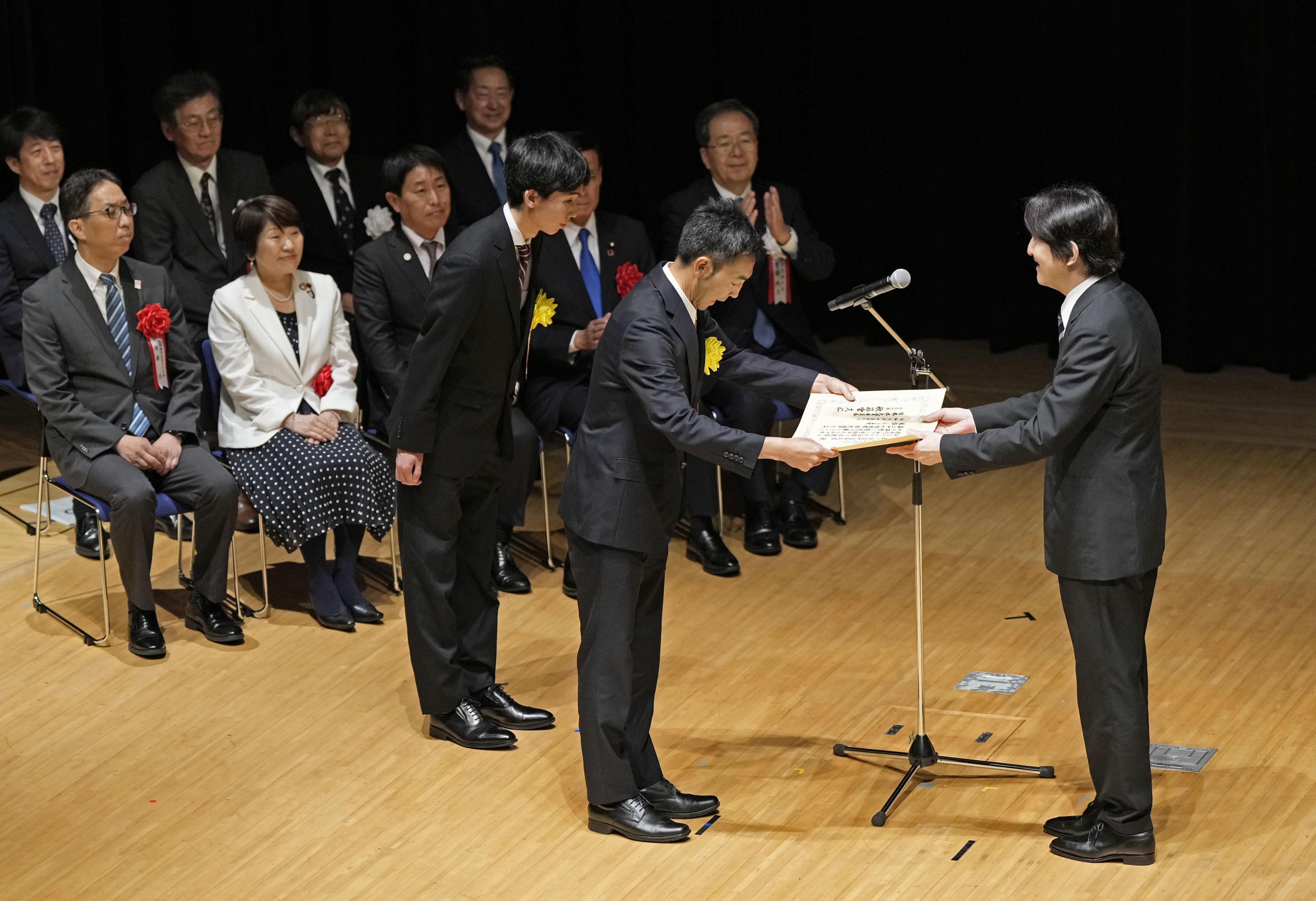 天皇陛下、英国ご訪問前に記者会見 秋篠宮さま、水大賞式典ご臨席 皇室ウイークリー（８５１） - 産経ニュース