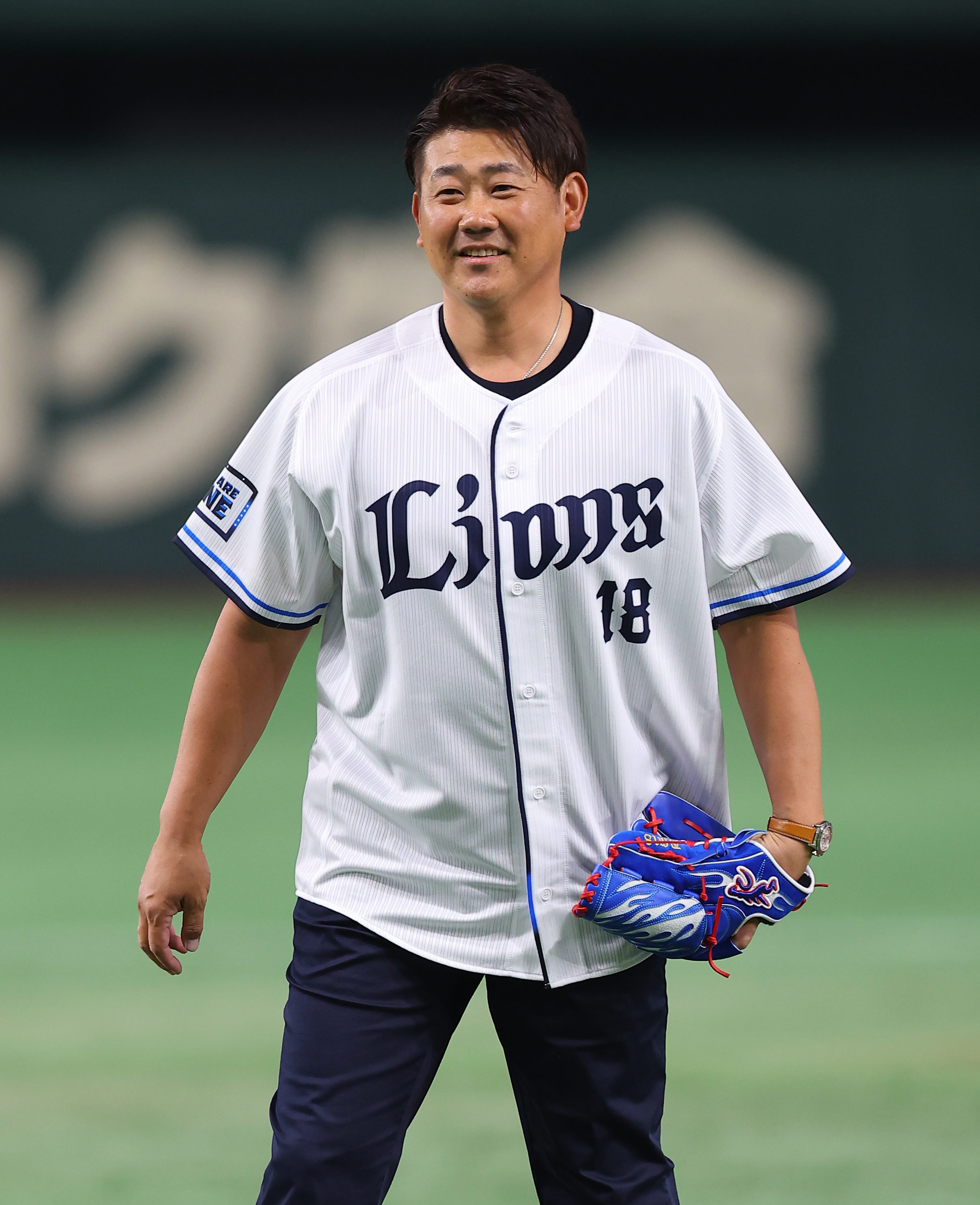 フォト】投手へ配慮、マウンド上がらず投球 松坂さん始球式 - 産経ニュース