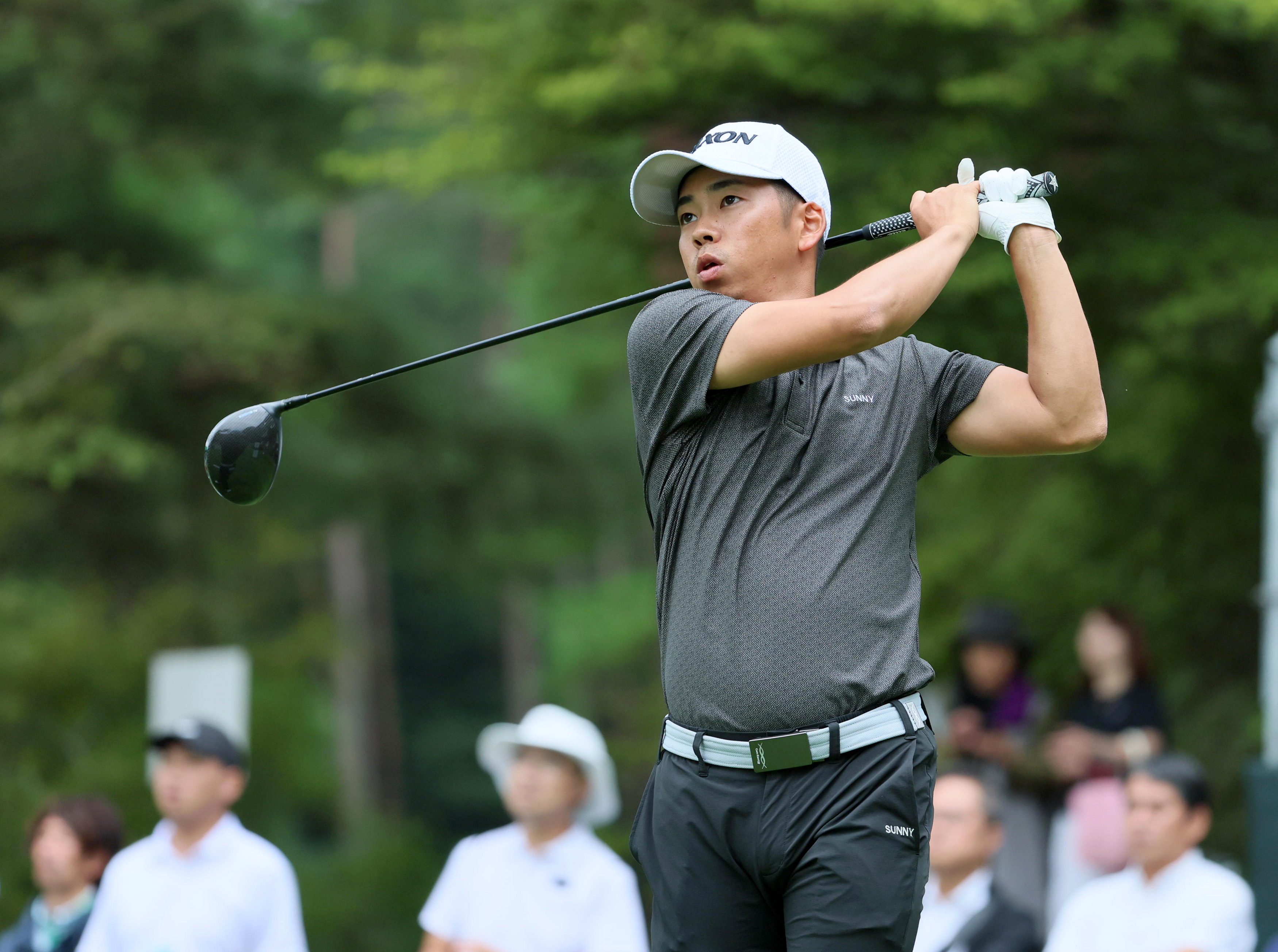 急成長26歳、生源寺龍憲が6打差10位 第1R再開後7ホール全て