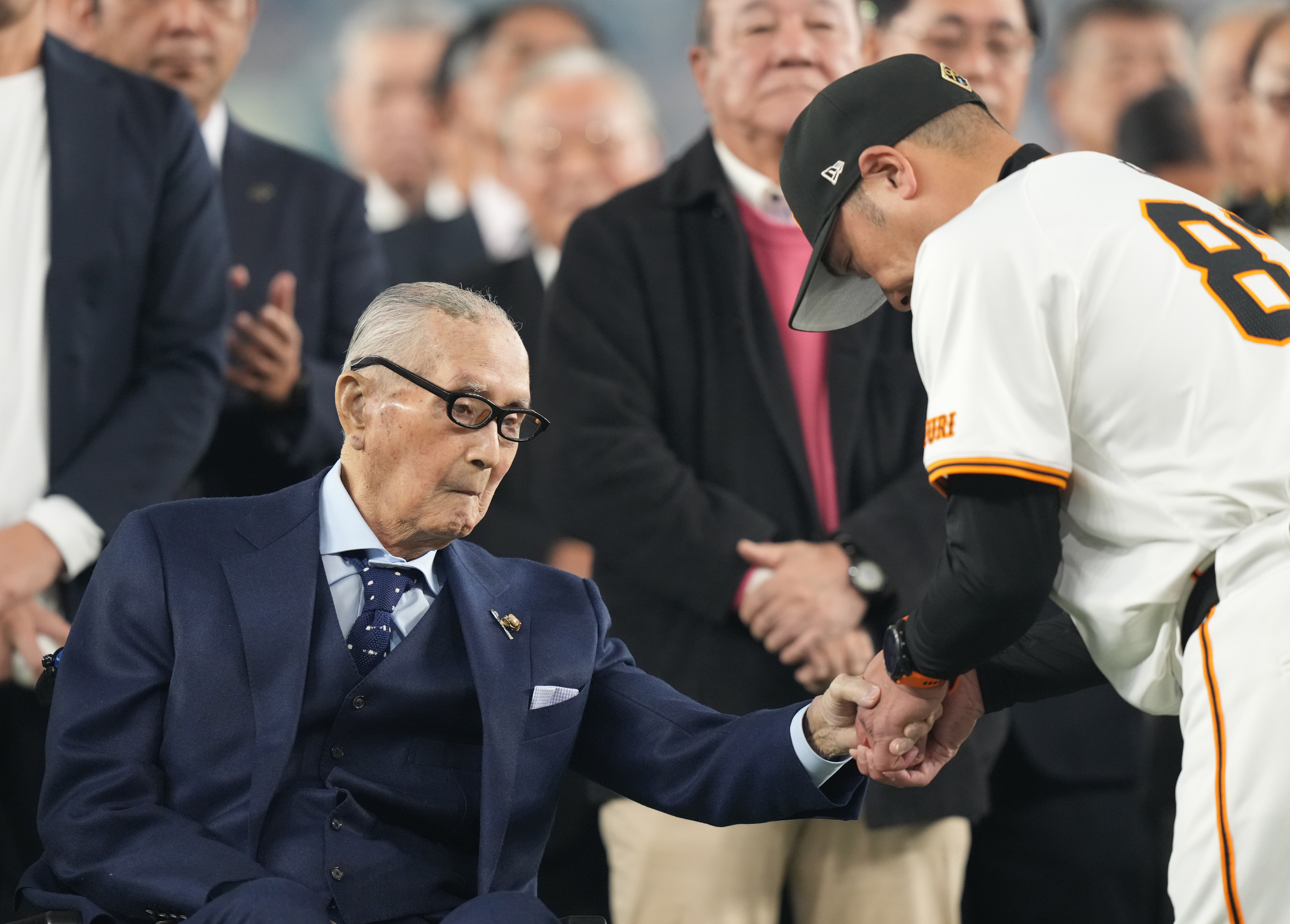 ON」がそろいぶみ 東京ドームで巨人ファン感謝イベント、張本勲氏らも