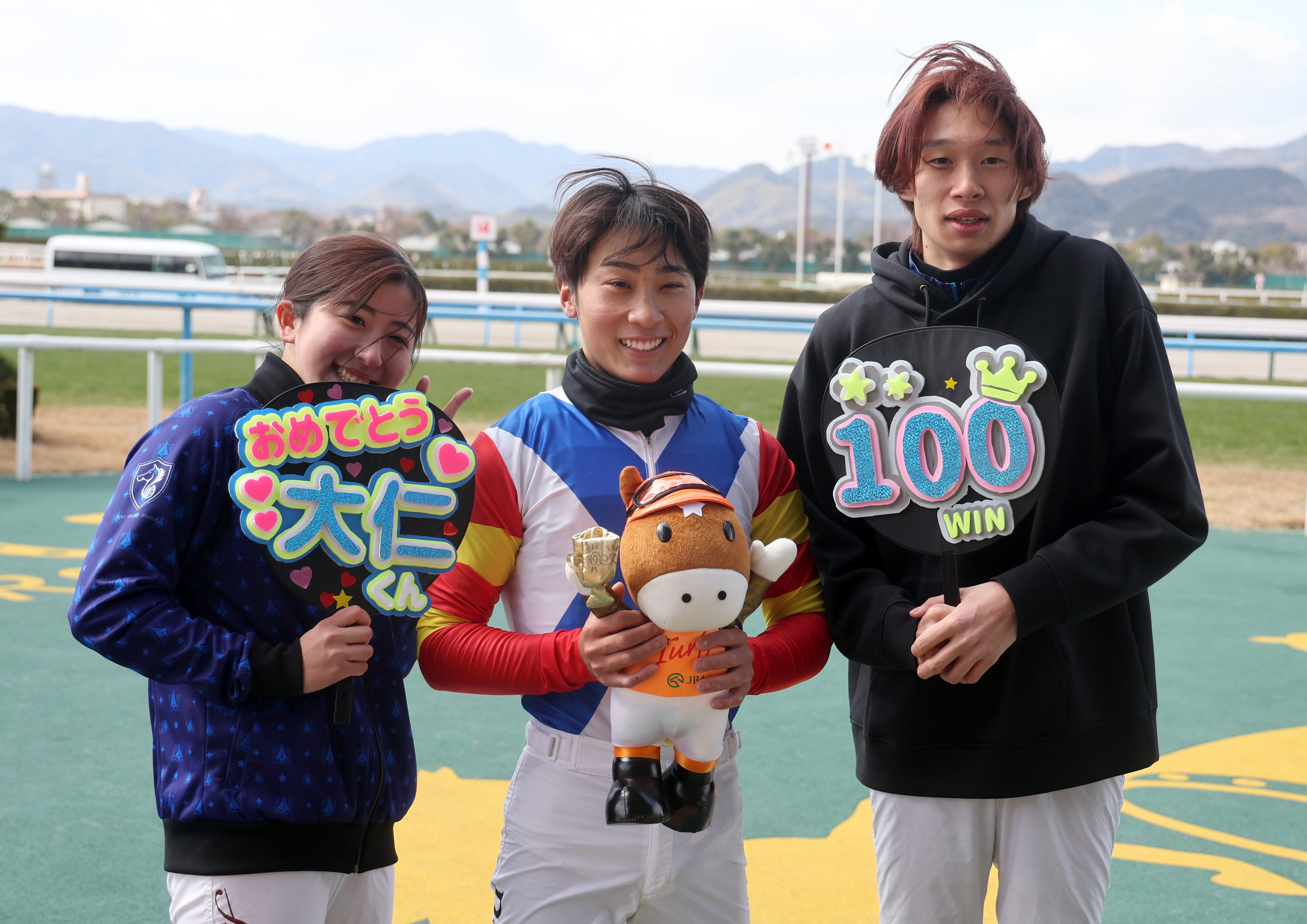 小沢大仁騎手がJRA通算100勝「素直にとてもうれしいです」 - サンスポZBAT!
