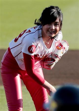 セクシー藤原紀香、ほぼノーバン始球式にガッツポーズ - サンスポ