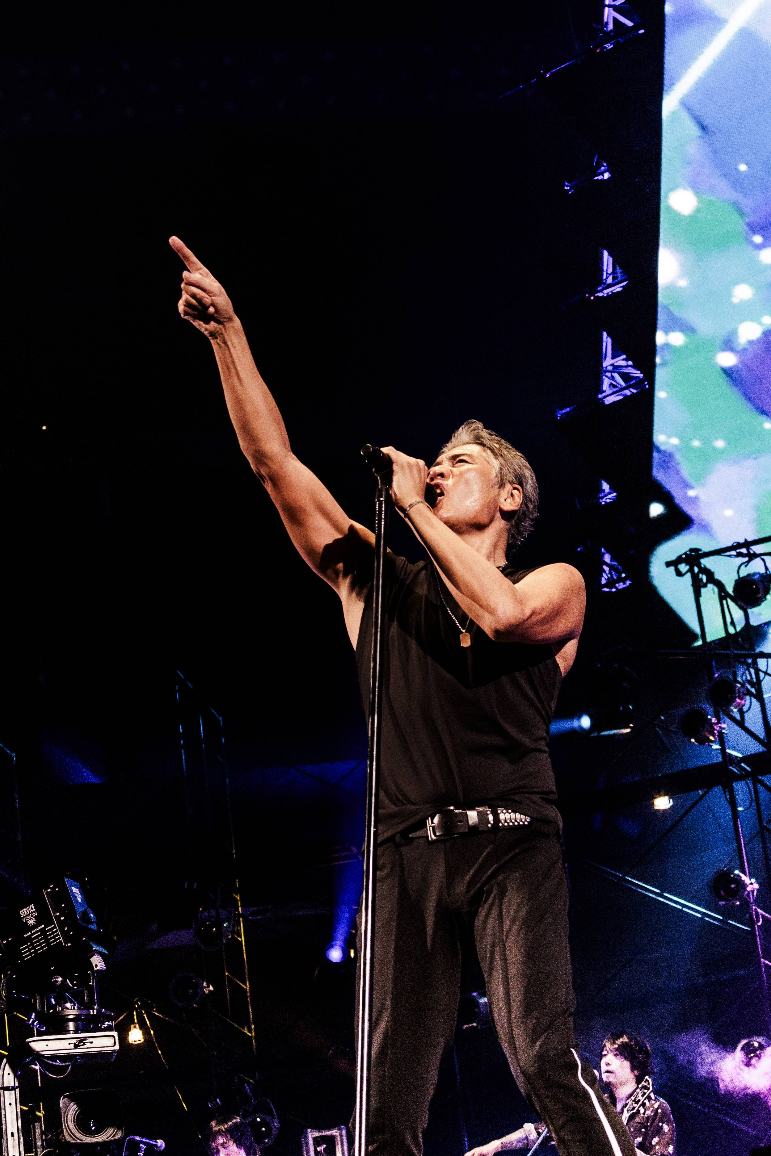 シンバルキック 吉川晃司、2メートル超のシンバルキックを3度 還暦とは思えぬ身体能力