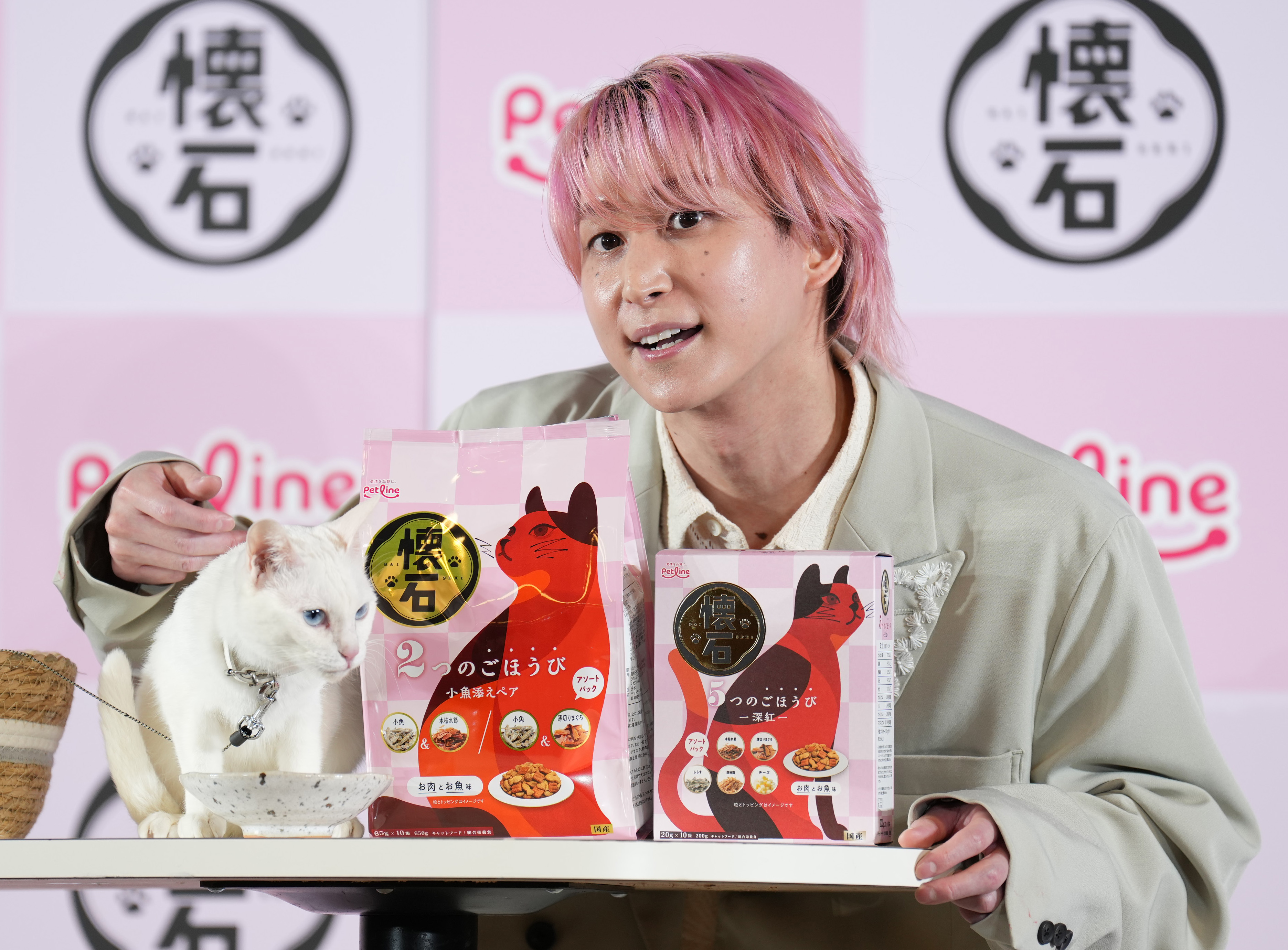 佐久間大介、CM共演の猫と再会してデレデレ「ファンサをもらっている 