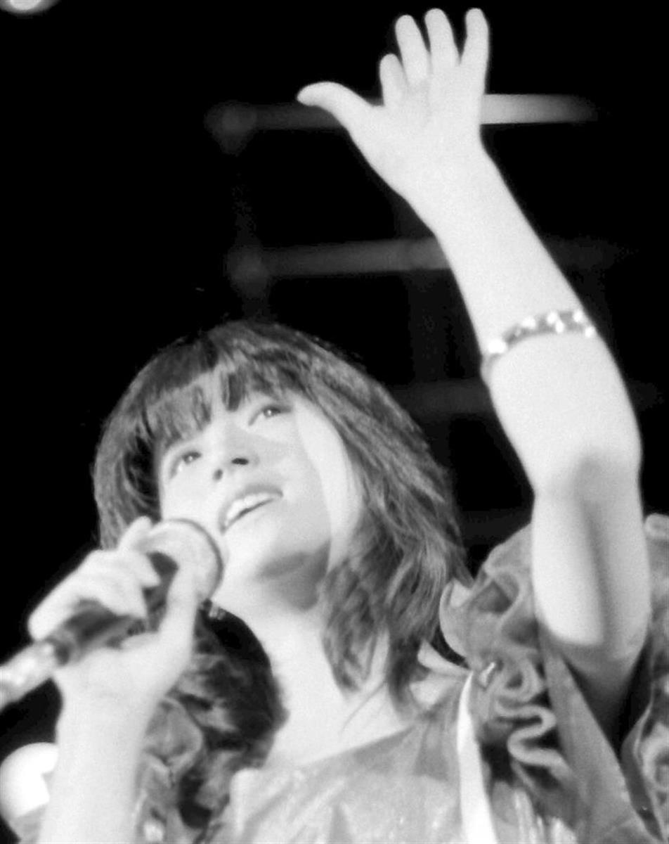 周りの考えるアイドル衣装に キャバレーみたい と反発 ズバ抜けたファッションセンスと 明菜 開花 3 3ページ イザ