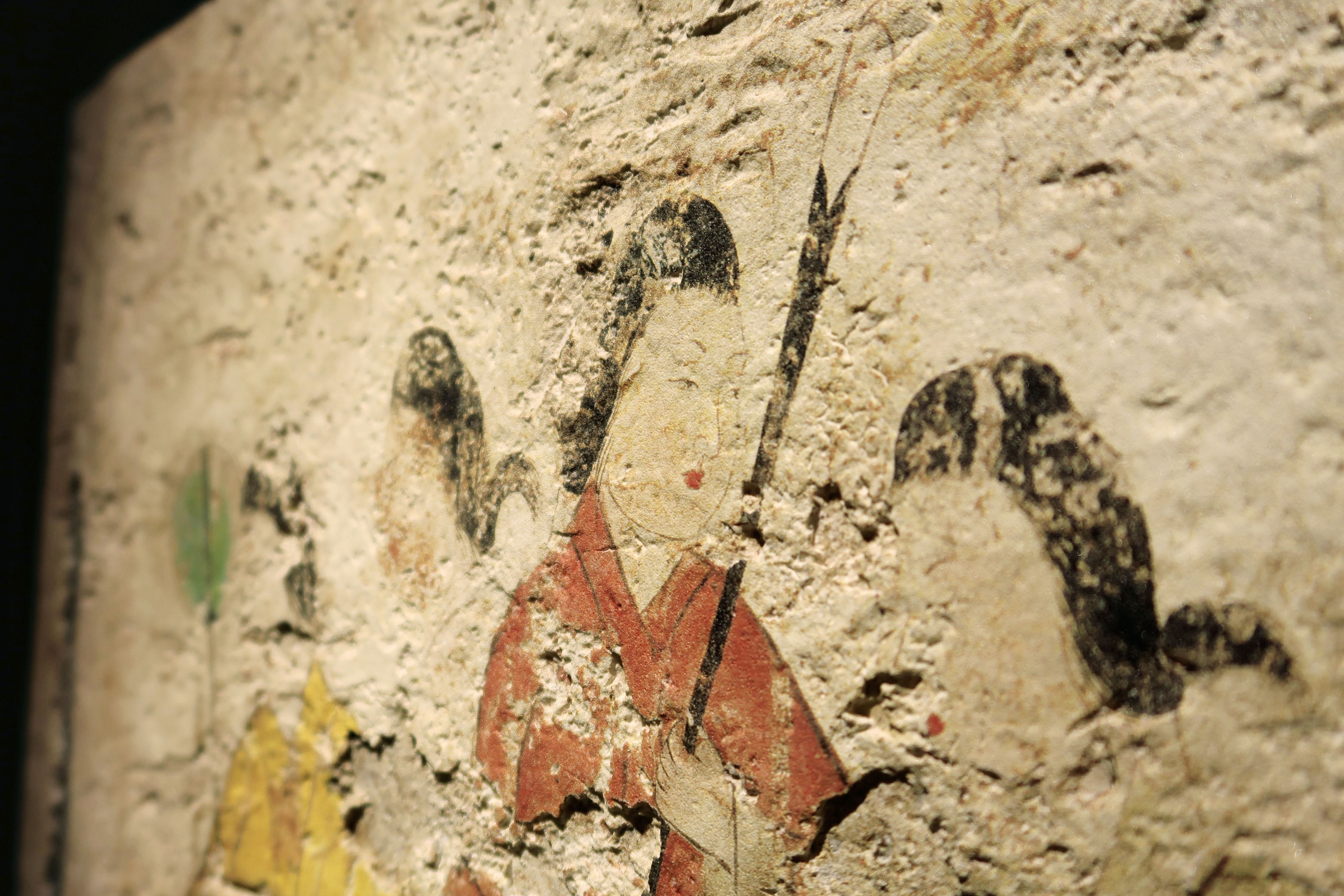 高松塚古墳壁画、発見時の色彩や凹凸再現 「複製陶板」一式が完成 