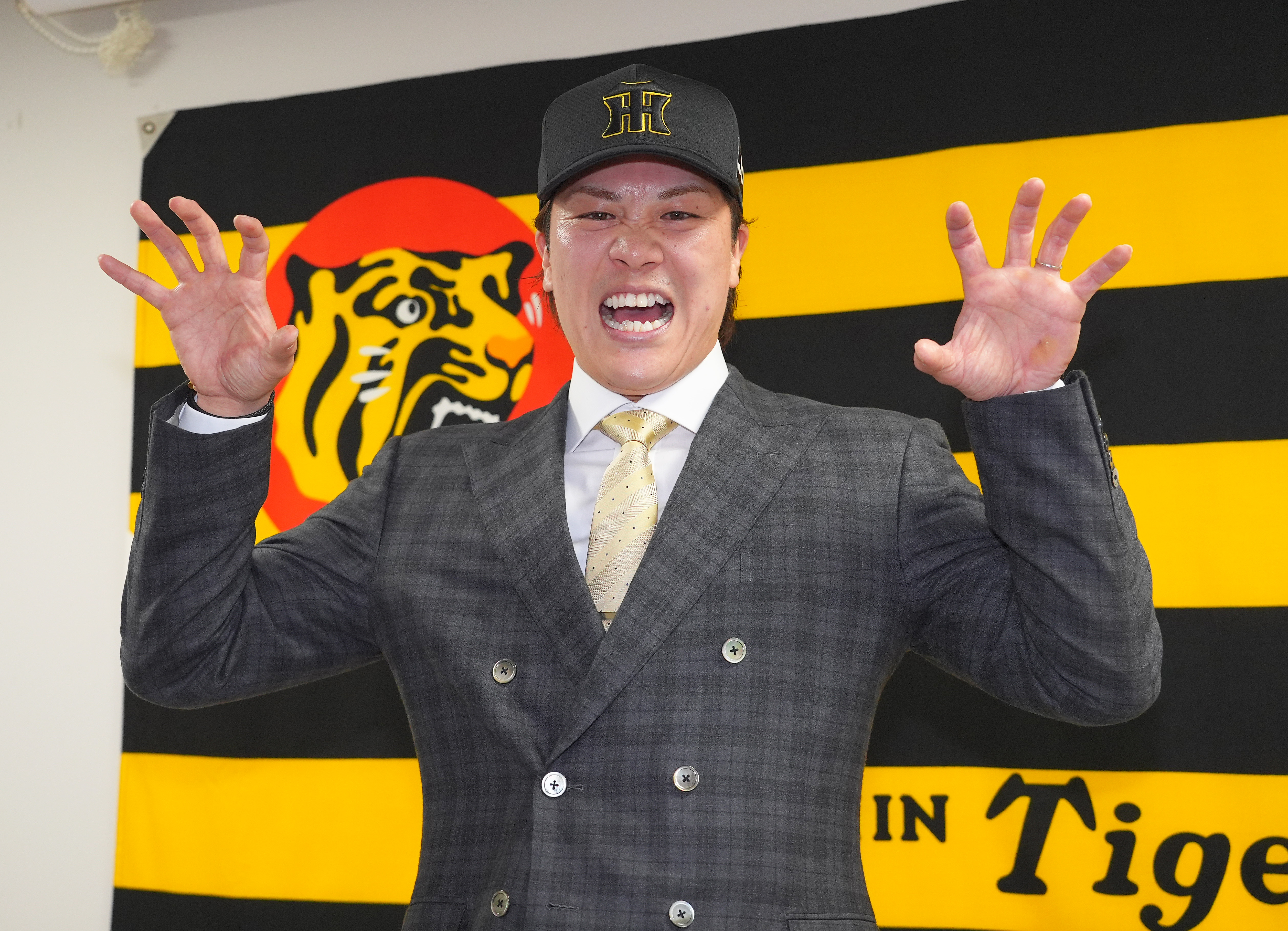 阪神・伏見寅威、第2の故郷で「連覇戦力」誓う 日本ハムからトレード