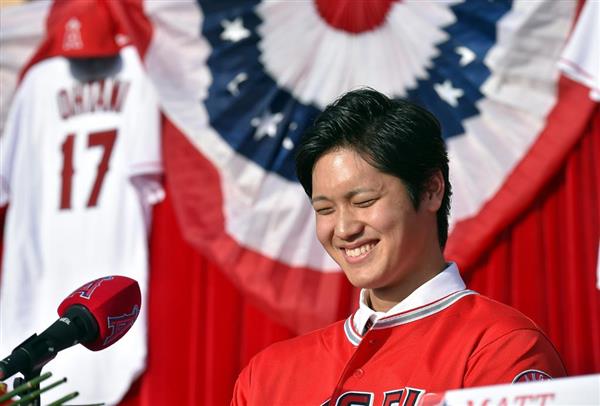 ｍｌｂ エンゼルス入団の大谷翔平会見 縁を感じた ルースは 神様のような存在 近づきたい 1 2ページ 産経ニュース