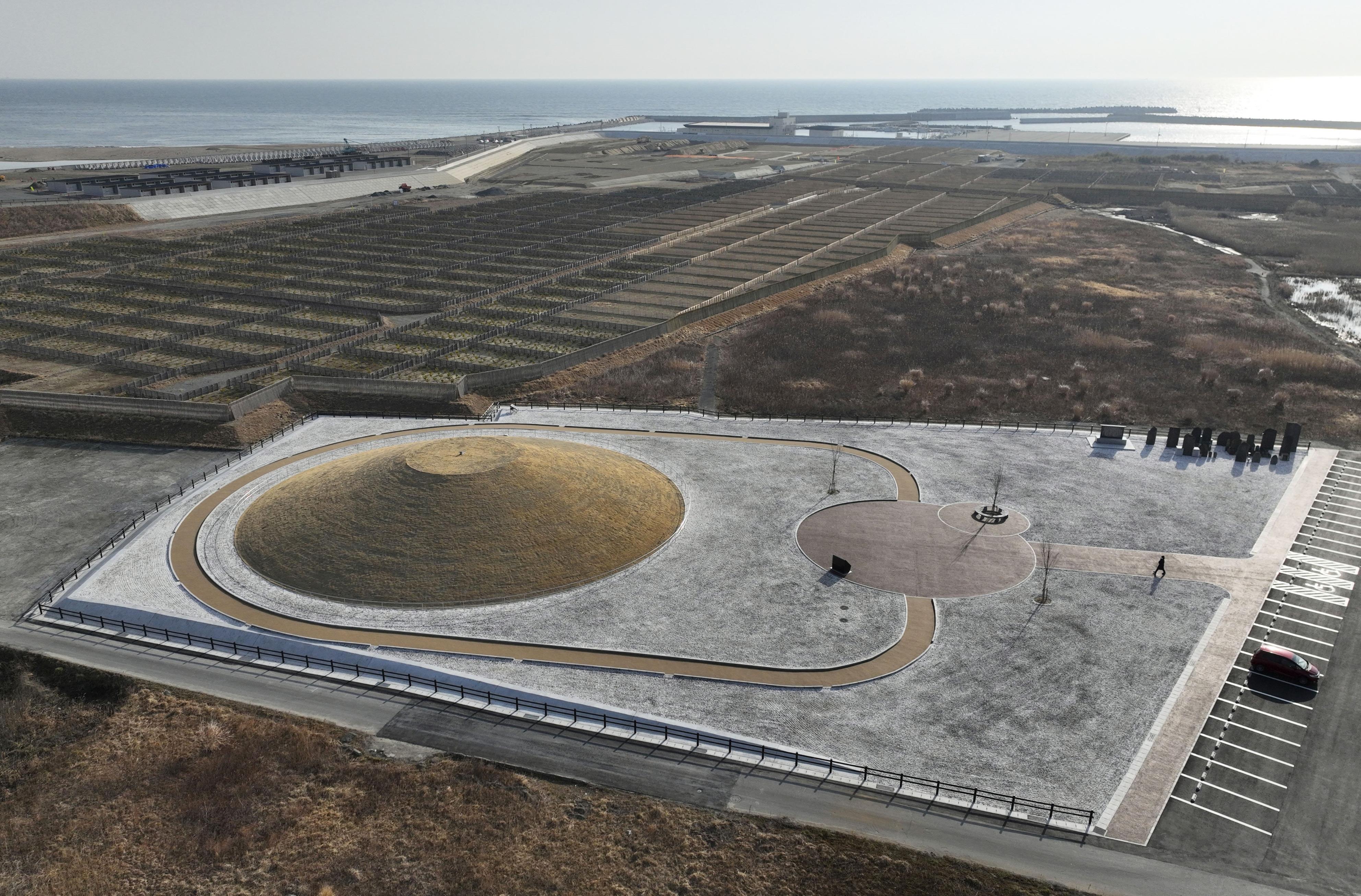 追悼の場「先人の丘」完成 浪江、津波壊滅の墓地跡地 - 産経ニュース