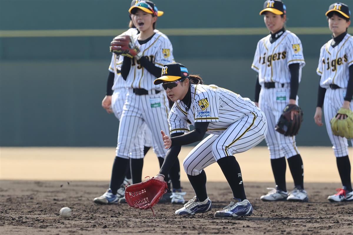 阪神、美人すぎる外野手ら「阪神タイガース Women」初練習 - サンスポ