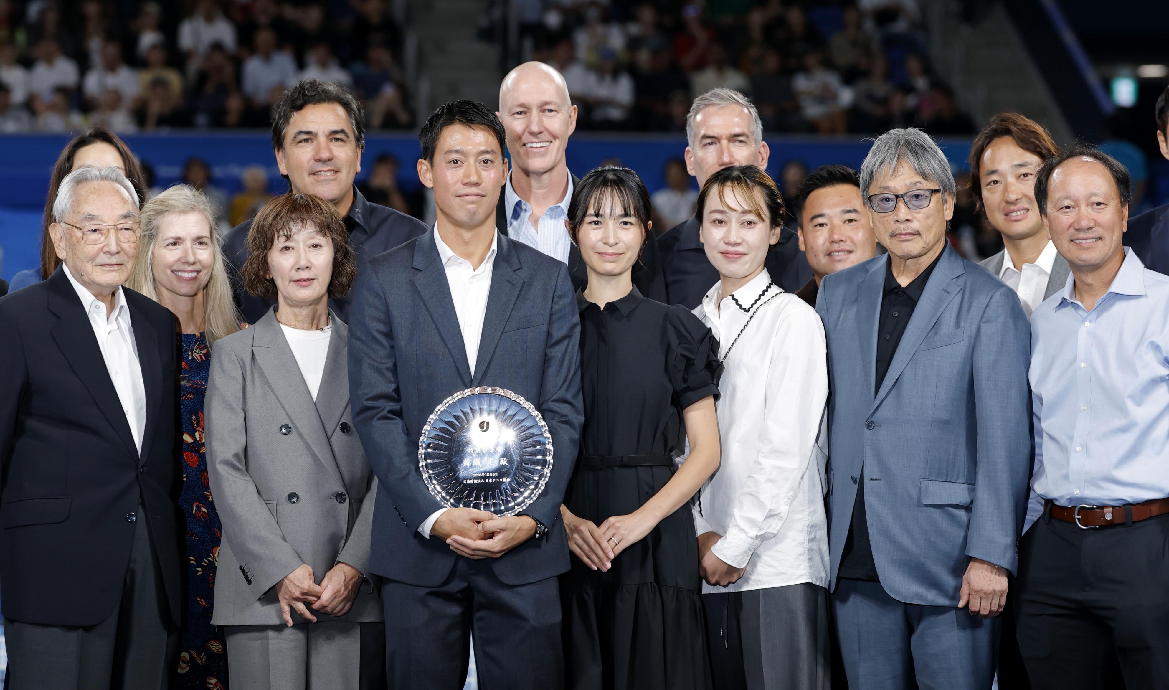 錦織圭が引退セレモニー「テニスが大好き」 客席は満員、ナダルらから
