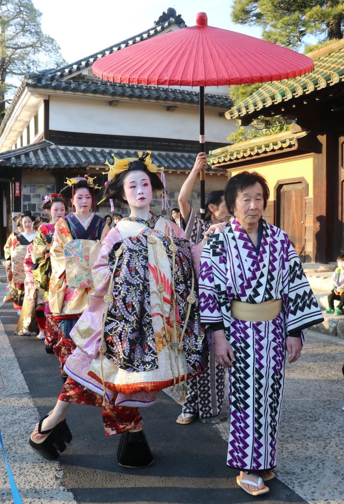 倉敷 白壁の街で艶やかに花魁道中 産経ニュース 倉敷 白壁の街で艶やかに花魁道中 産経ニュース