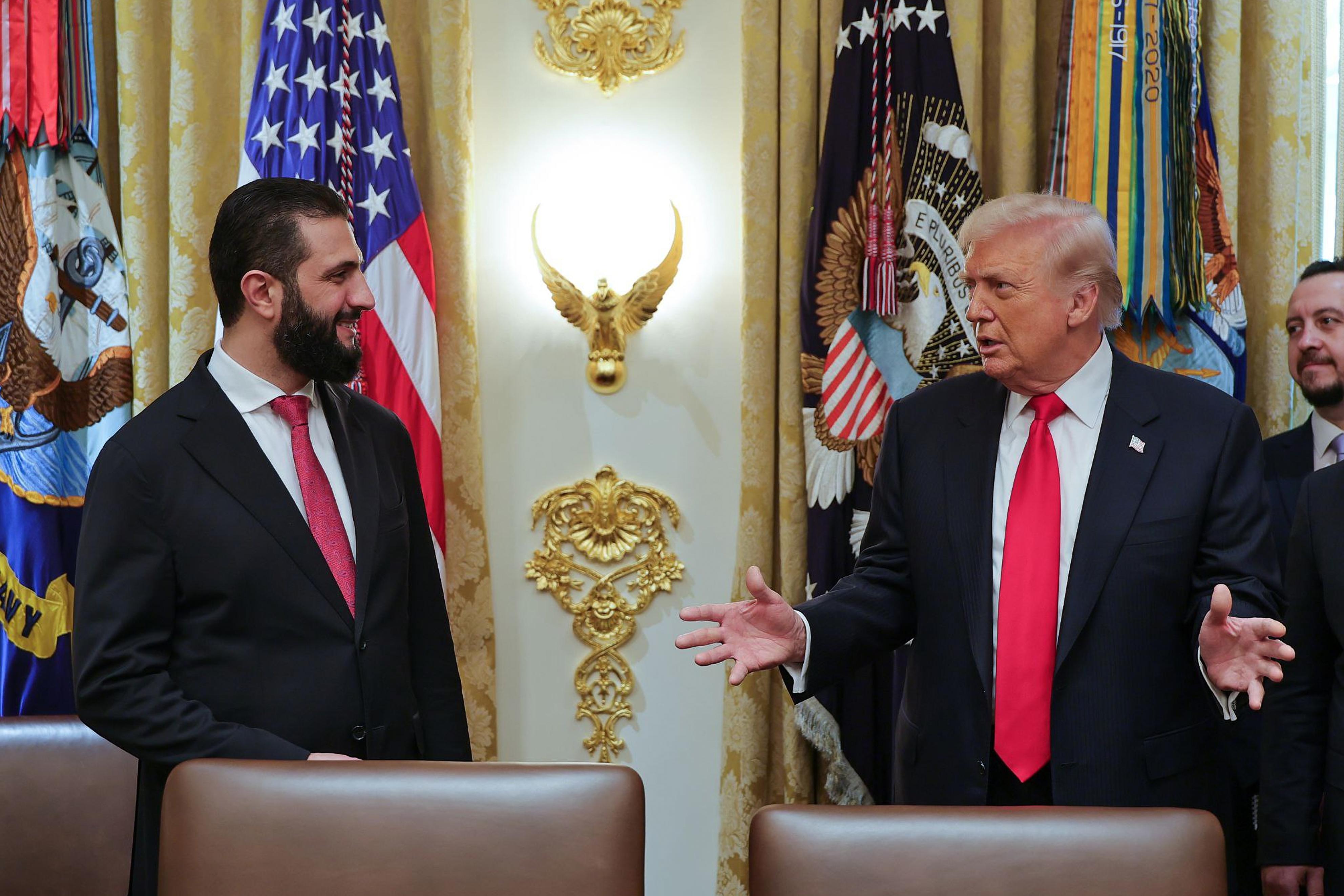 シリア暫定大統領が初のホワイトハウス訪問 トランプ氏と会談、対IS