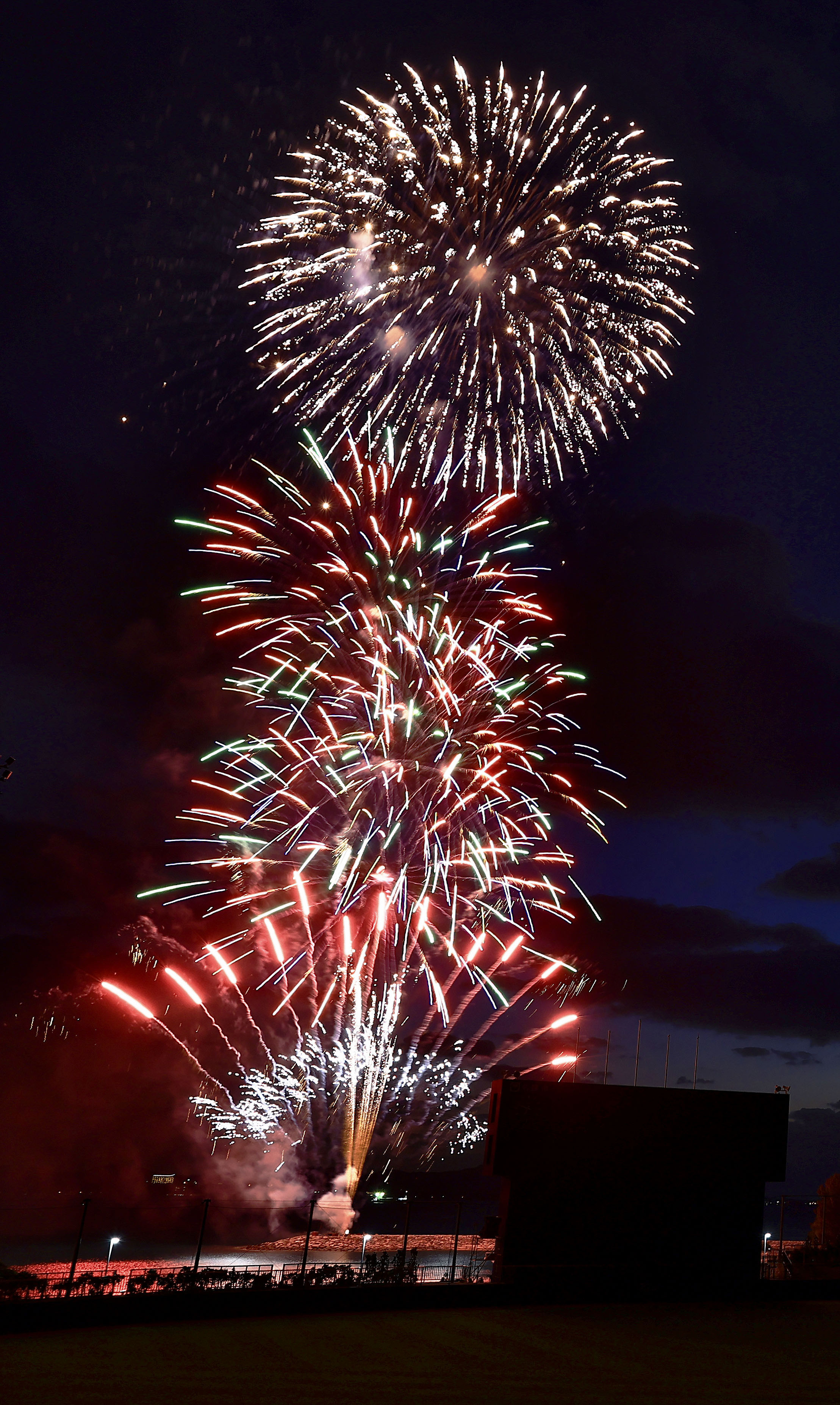 フォト特集 新庄監督 サプライズ花火大会開催 名護市や医療従事者に感謝 産経ニュース