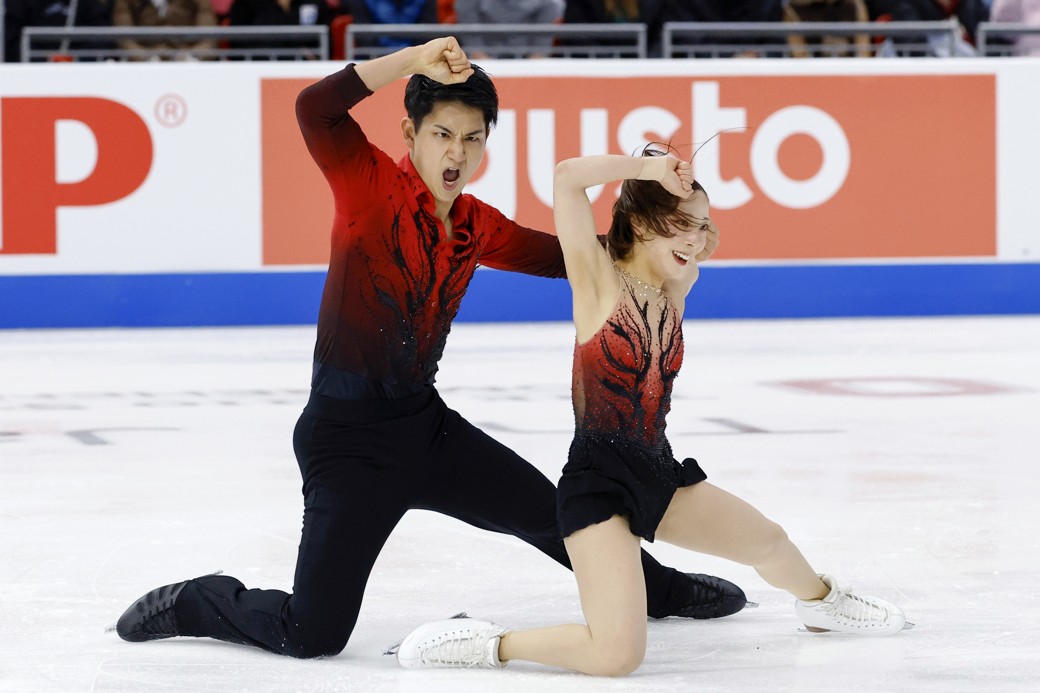 フィギュアスケートのペア三浦璃来・木原龍一組はSP2位 スケート